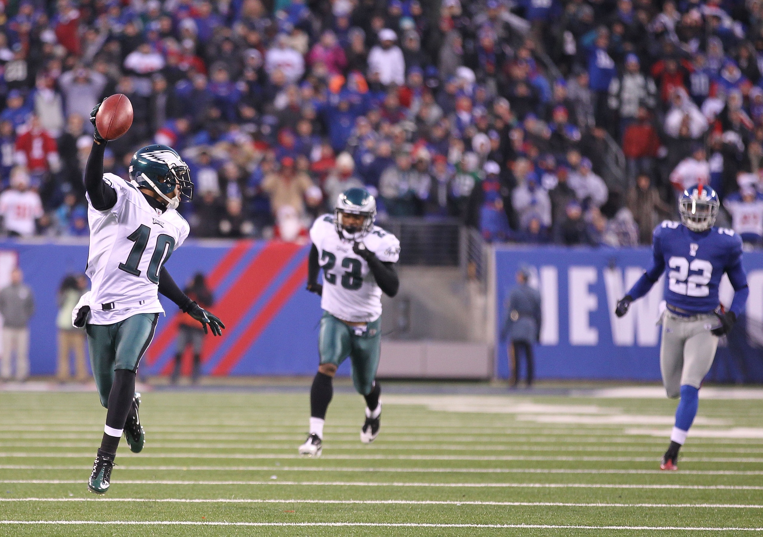 EAST RUTHERFORD, NJ - DECEMBER 19:  DeSean Jackson #10 of the Philadelphia Eagles returns a punt for the winning touchdown as time runs out defeating the New York Giants 38-31 during their game on December 19, 2010 at The New Meadowlands Stadium in East R