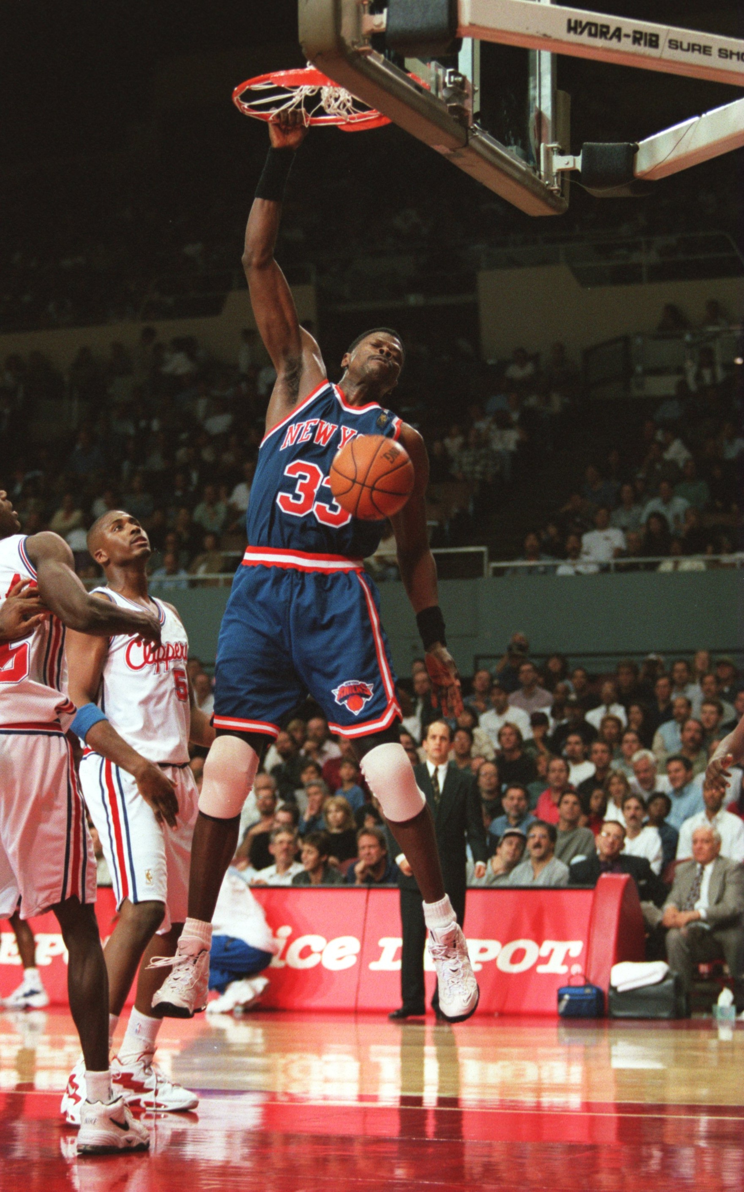 8 Nov 1996:  Center Patrick Ewing of the New York Knicks dunks the basketball during the Knicks 88-81 win over the Los Angeles Clippers at the Sports Arena in Los Angeles, California.  Mandatory Credit: Todd Warshaw/Allsport