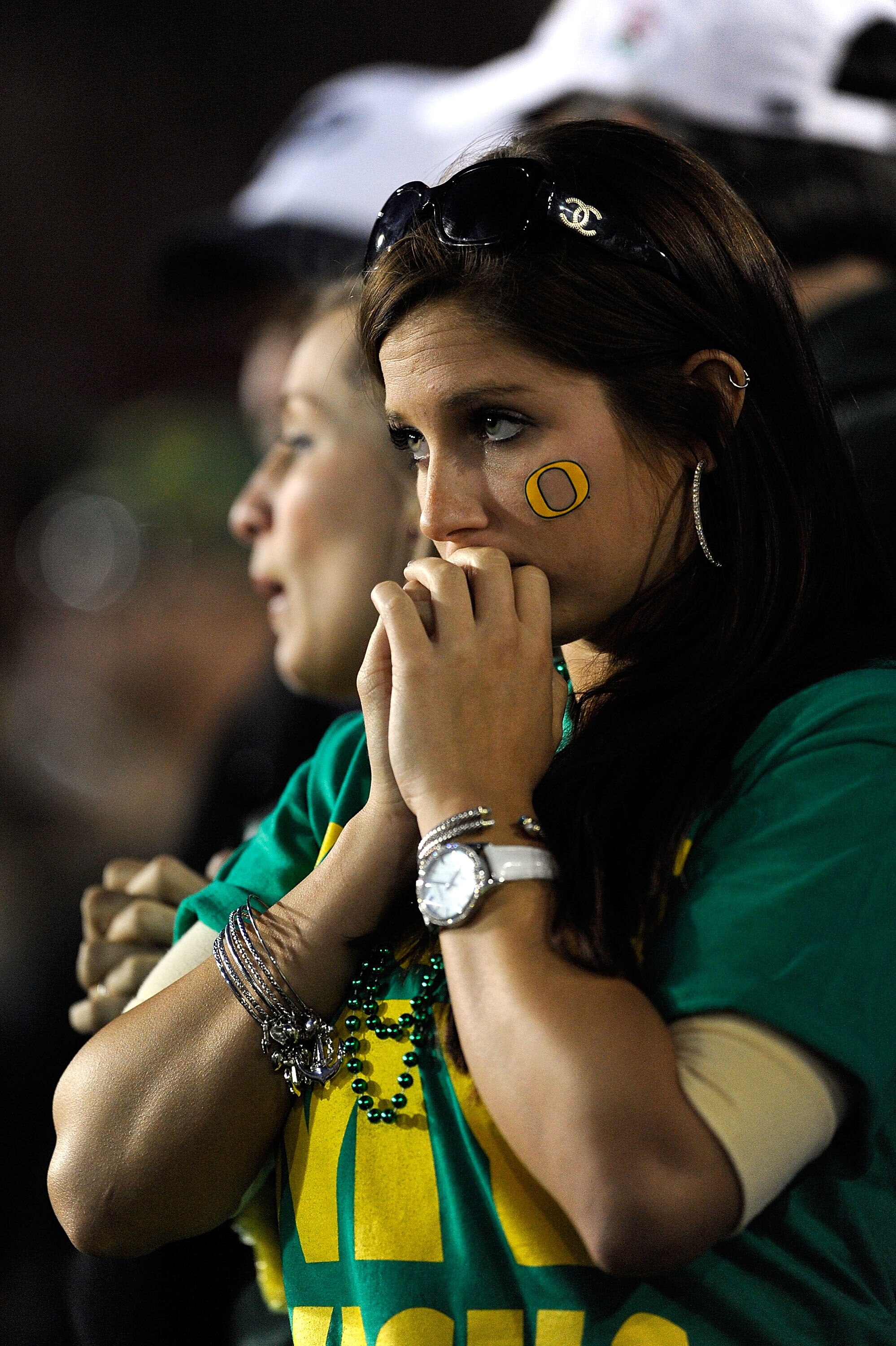 PASADENA, CA - JANUARY 01:  Fans of the Oregon Ducks watch during the final moments of the 96th Rose Bowl game against the Ohio State Buckeyes on January 1, 2010 in Pasadena, California.  (Photo by Kevork Djansezian/Getty Images)