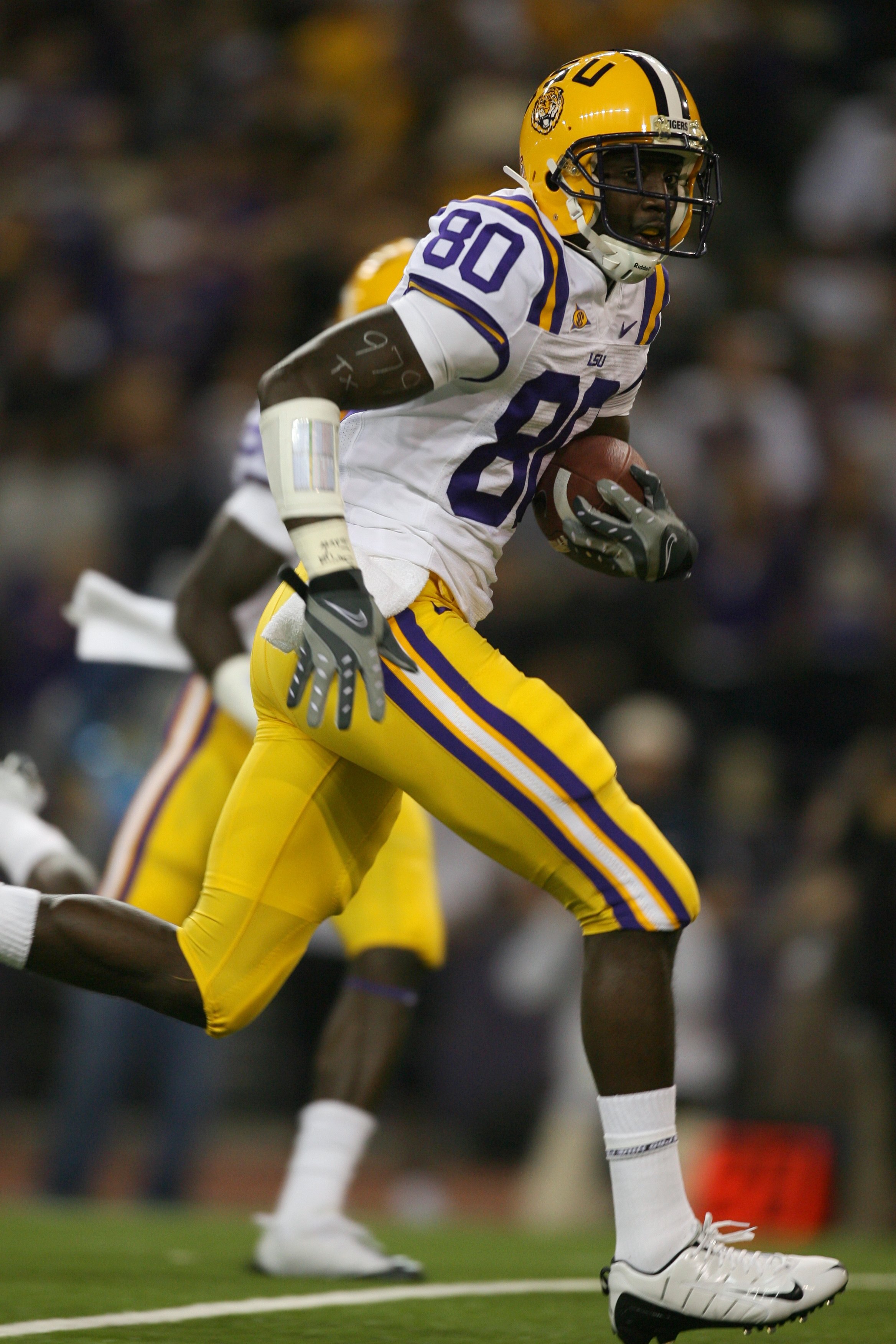 SEATTLE - SEPTEMBER 5:  Receiver Terrance Oliver #80 of the LSU Tigers runs with the ball during their game against the Washington Huskies on September 5, 2009 at Husky Stadium in Seattle, Washington. The LSU Tigers defeated the Washington Huskies 31-23.