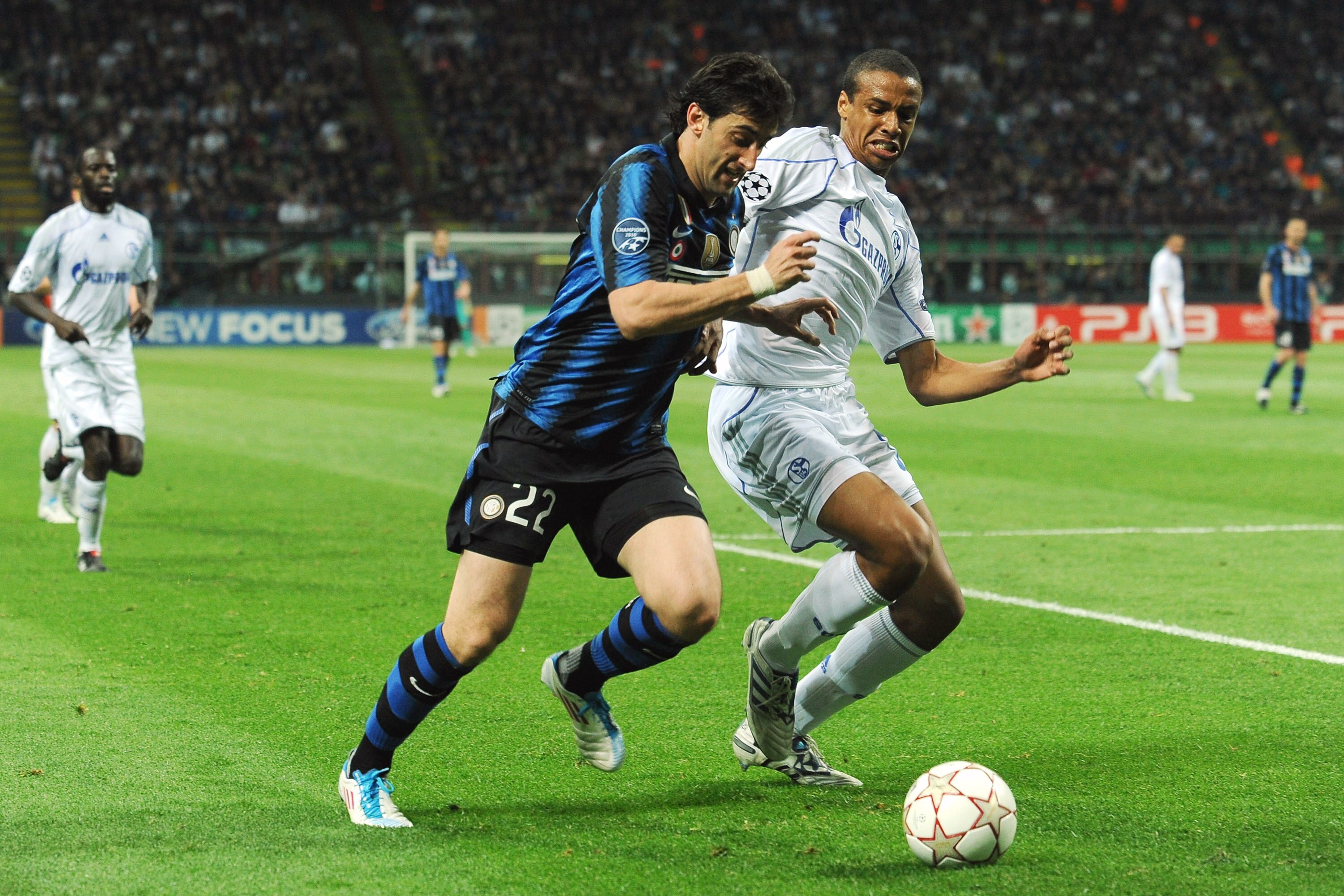 MILAN, ITALY - APRIL 05:  Diego Milito of FC Internazionale Milano competes for the ball with Joel Matip of Schalke 04 during the UEFA Champions League Quarter Final match between FC Internazionale Milano and Schalke 04 at San Siro Stadium on April 5, 201