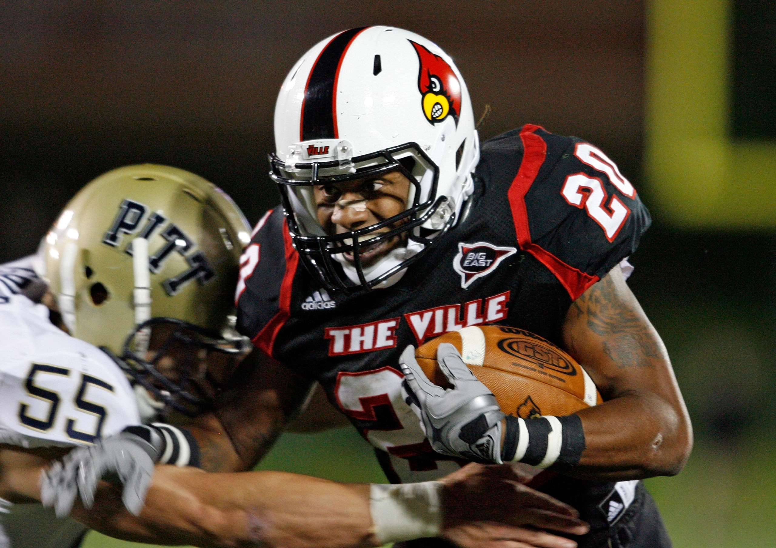 LOUISVILLE, KY - OCTOBER 02: Victor Anderson #20 of the Louisville Cardinals runs with the ball while defended by Max Gruder #55 of the Pittsburgh Panthers during the Big East Conference game at Papa John's Cardinal Stadium on October 2, 2009 in Louisvi LOUISVILLE, KY - OCTOBER 02: Victor Anderson #20 of the Louisville Cardinals runs with the ball while defended by Max Gruder #55 of the Pittsburgh Panthers during the Big East Conference game at Papa John's Cardinal Stadium on October 2, 2009 in Louisvi
