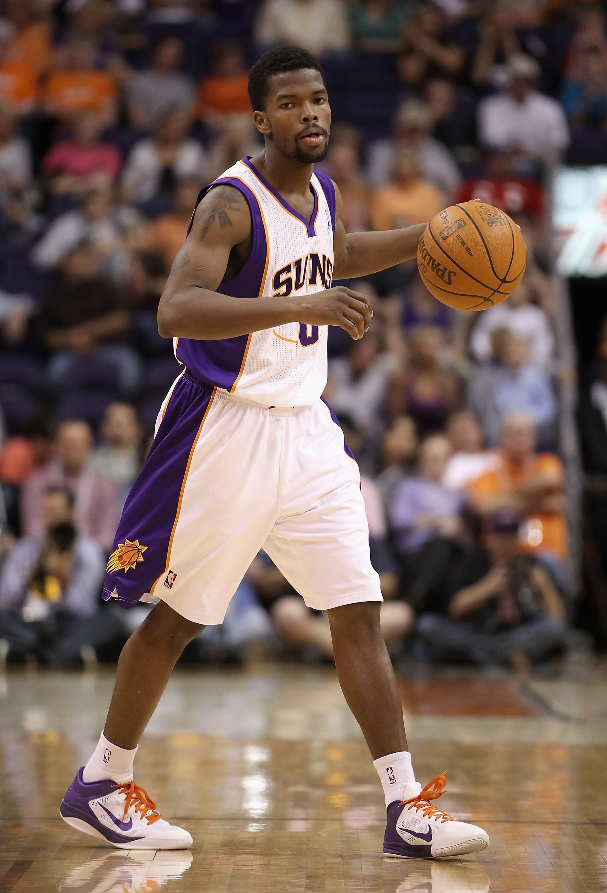 PHOENIX, AZ - MARCH 30:  Aaron Brooks #0 of the Phoenix Suns in action during the NBA game against the Oklahoma City Thunder at US Airways Center on March 30, 2011 in Phoenix, Arizona. The Thunder defeated the Suns 116-98.  NOTE TO USER: User expressly ac