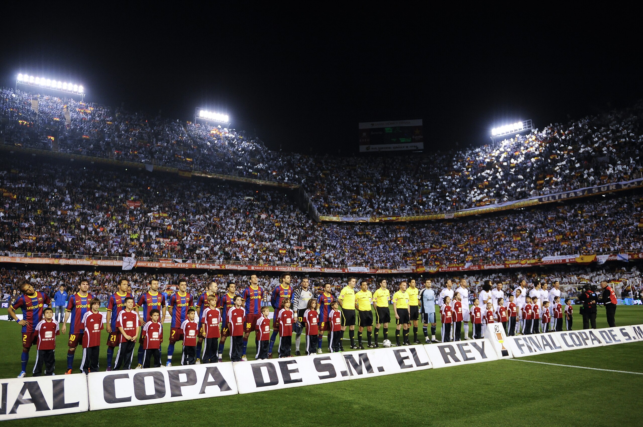 VALENCIA, SPAIN - APRIL 20: Barcelona players (L) and Real Madrid players pose prior the Copa del Rey Final between Real Madrid and Barcelona at Estadio Mestalla on April 20, 2011 in Valencia, Spain. Real Madrid won 1-0. (Photo by David Ramos/Getty Image VALENCIA, SPAIN - APRIL 20: Barcelona players (L) and Real Madrid players pose prior the Copa del Rey Final between Real Madrid and Barcelona at Estadio Mestalla on April 20, 2011 in Valencia, Spain. Real Madrid won 1-0. (Photo by David Ramos/Getty Image
