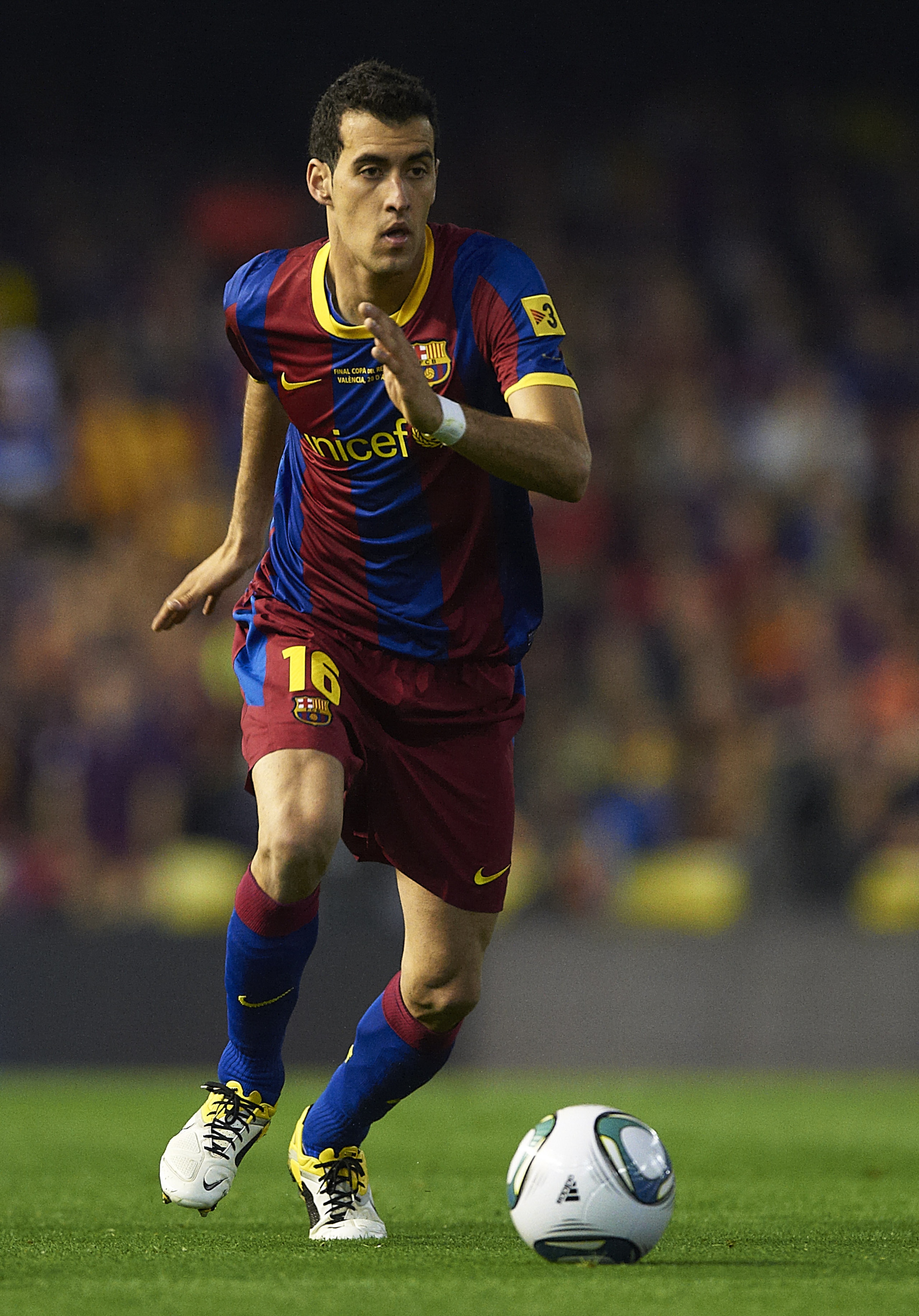 VALENCIA, BARCELONA - APRIL 20: Sergio Busquets of Barcelona in action during the Copa del Rey final match between Real Madrid and Barcelona at Estadio Mestalla on April 20, 2011 in Valencia, Spain. Real Madrid won 1-0. (Photo by Manuel Queimadelos Alon VALENCIA, BARCELONA - APRIL 20: Sergio Busquets of Barcelona in action during the Copa del Rey final match between Real Madrid and Barcelona at Estadio Mestalla on April 20, 2011 in Valencia, Spain. Real Madrid won 1-0. (Photo by Manuel Queimadelos Alon