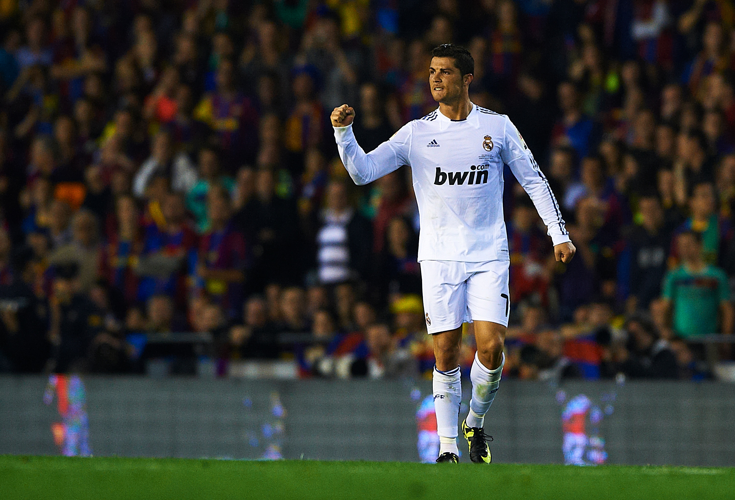 VALENCIA, BARCELONA - APRIL 20: Cristiano Ronaldo of Real Madrid celebrates after scoring during the Copa del Rey final match between Real Madrid and Barcelona at Estadio Mestalla on April 20, 2011 in Valencia, Spain. Real Madrid 1-0.  (Photo by Manuel Qu