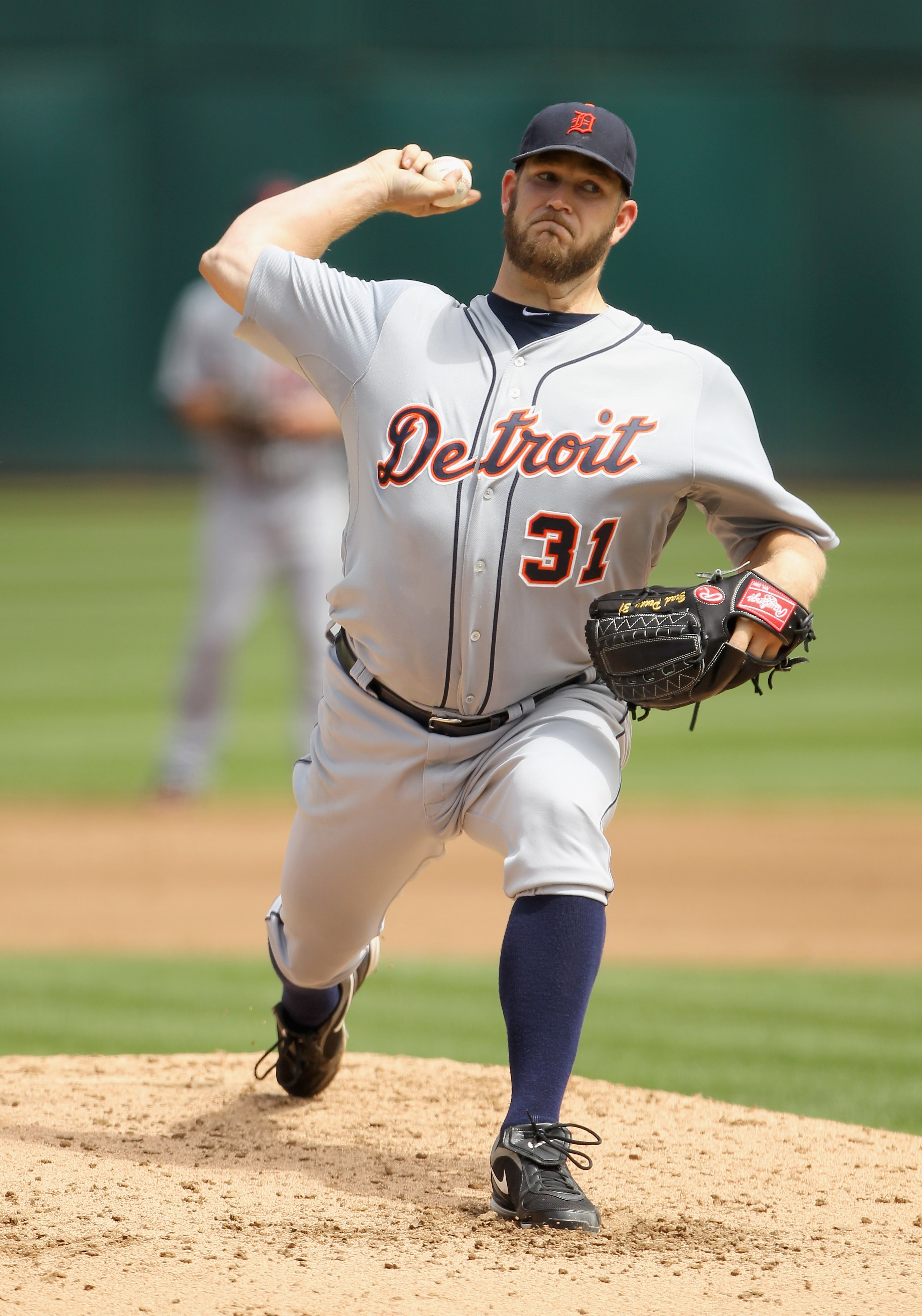 OAKLAND, CA - APRIL 17:  Brad Penny #31 of the Detroit Tigers pitches against the Oakland Athletics  at Oakland-Alameda County Coliseum on April 17, 2011 in Oakland, California.  (Photo by Ezra Shaw/Getty Images)