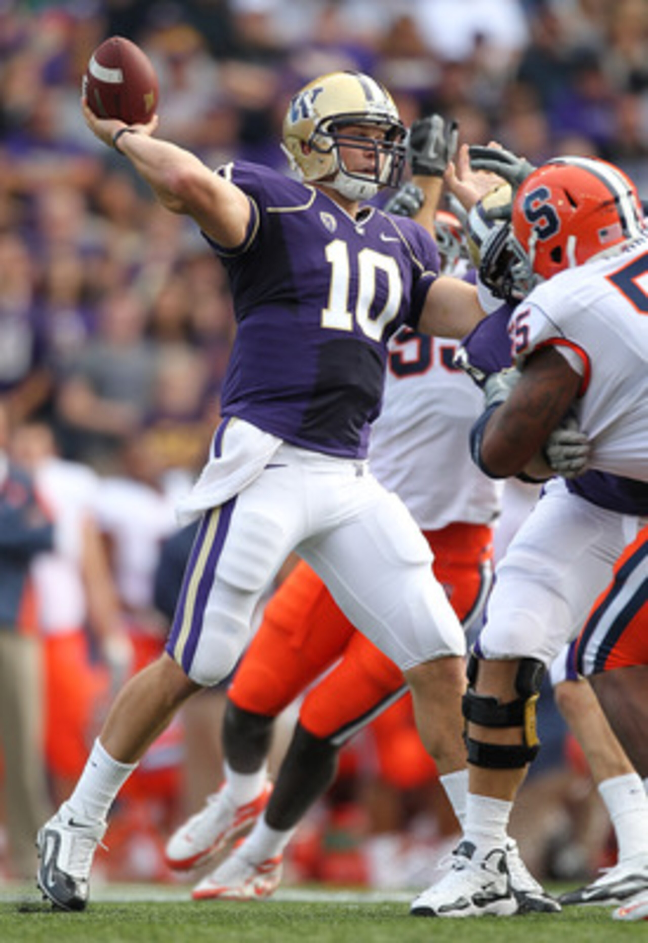 SEATTLE - SEPTEMBER 11:  Quarterback Jake Locker #10 of the Washington Huskies passes against the Syracuse Orange on September 11, 2010 at Husky Stadium in Seattle, Washington. The Huskies defeated the Orange 41-20. (Photo by Otto Greule Jr/Getty Images)