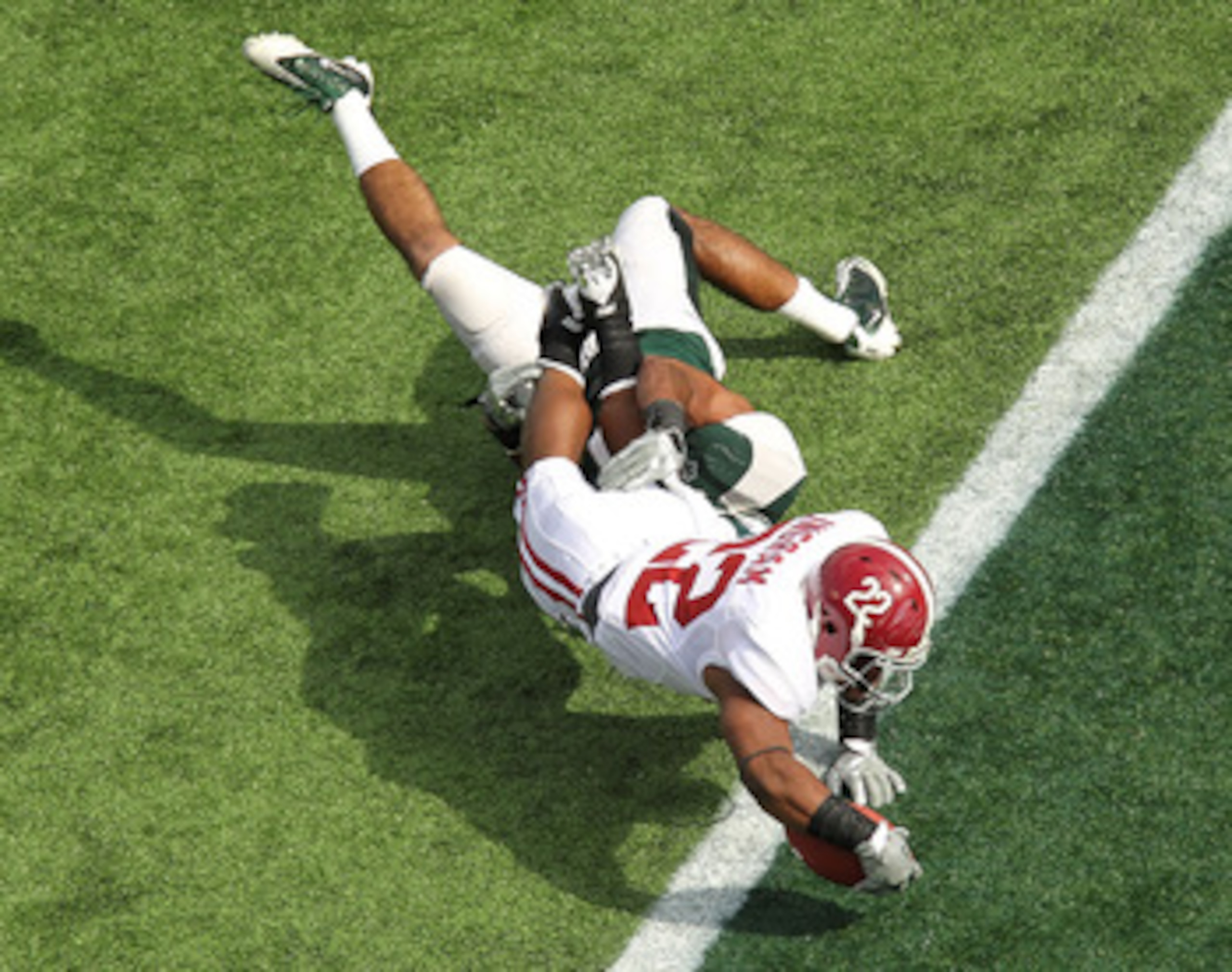 ORLANDO, FL - JANUARY 01:  Mark Ingram #22 of the Alabama Crimson Tide scores a touchdown during the Capitol One Bowl against the Michigan State Spartans at the Florida Citrus Bowl on January 1, 2011 in Orlando, Florida.  (Photo by Mike Ehrmann/Getty Imag