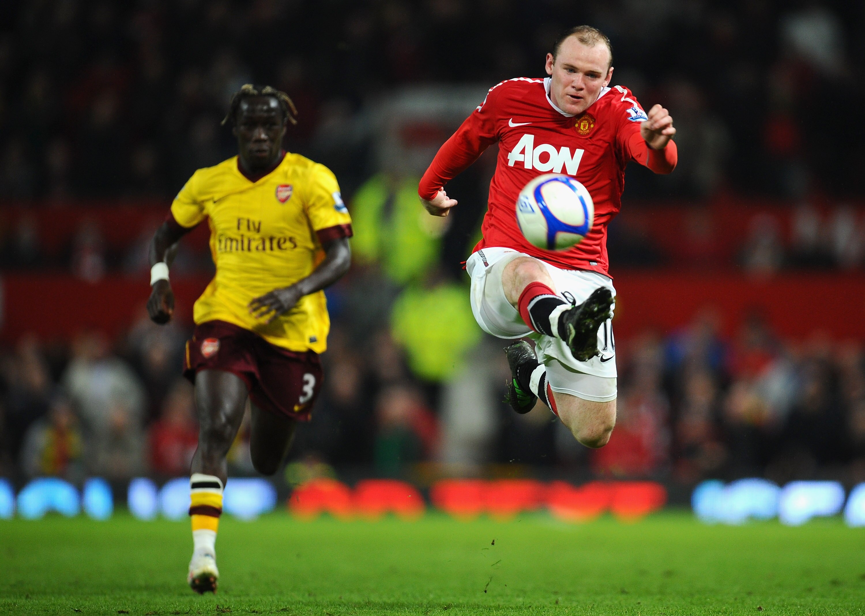 MANCHESTER, ENGLAND - MARCH 12:  Wayne Rooney of Manchester United controls the ball during the FA Cup sponsored by E.On Sixth Round match between Manchester United and Arsenal at Old Trafford on March 12, 2011 in Manchester, England.  (Photo by Clive Mas