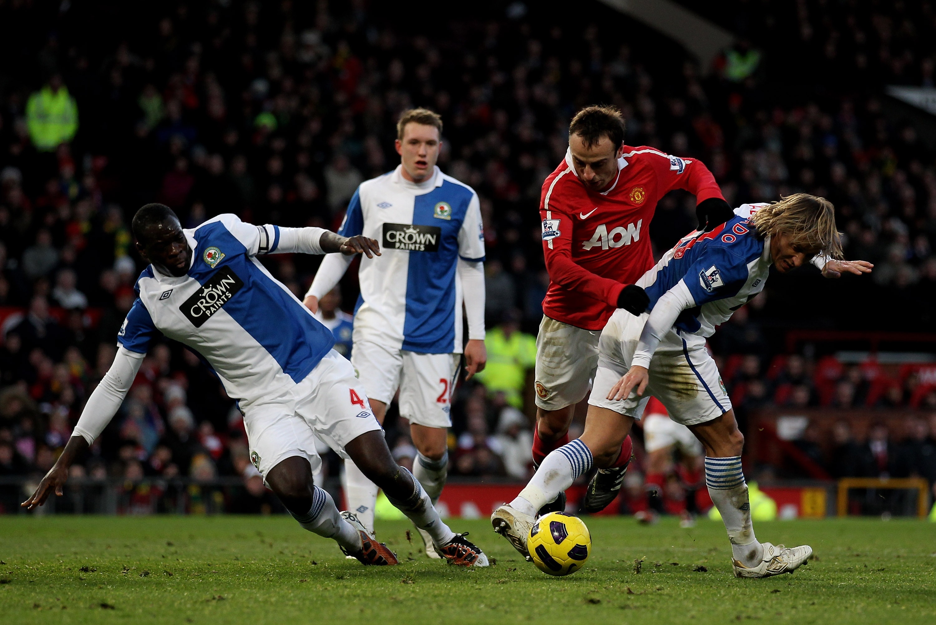 MANCHESTER, ENGLAND - NOVEMBER 27:  Dimitar Berbatov of Manchester United is challenged by Michel Salgado and Chris Samba (L) of Blackburn Rovers during the Barclays Premier League match between Manchester United and Blackburn Rovers at Old Trafford on No