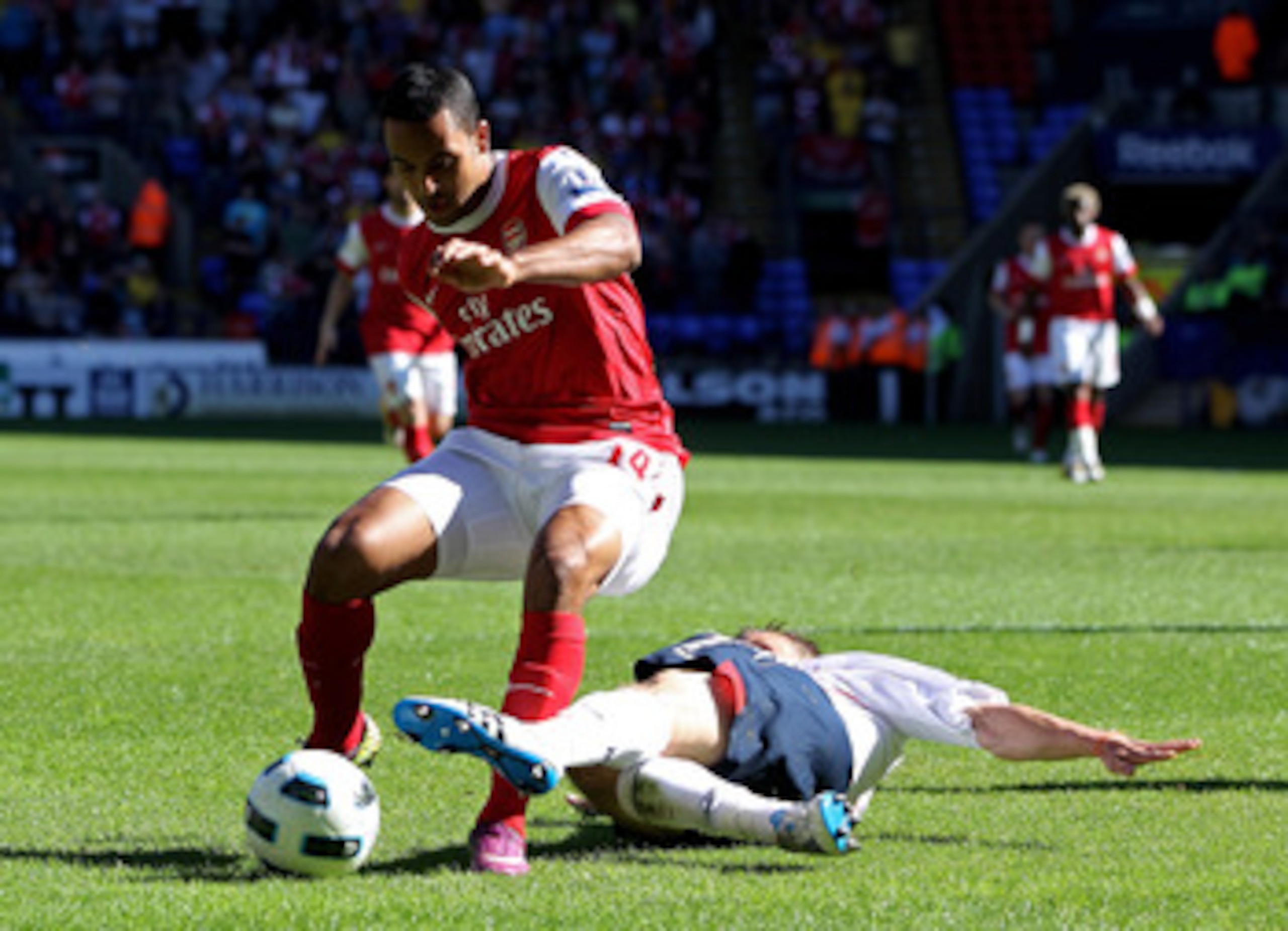 BOLTON, ENGLAND - APRIL 24: Matt Taylor of Bolton Wanderers tackles Theo Walcott of Arsenal in the penalty area during the Barclays Premier League match between Bolton Wanderers and Arsenal at the Reebok Stadium on April 24, 2011 in Bolton, England. (Ph BOLTON, ENGLAND - APRIL 24: Matt Taylor of Bolton Wanderers tackles Theo Walcott of Arsenal in the penalty area during the Barclays Premier League match between Bolton Wanderers and Arsenal at the Reebok Stadium on April 24, 2011 in Bolton, England. (Ph