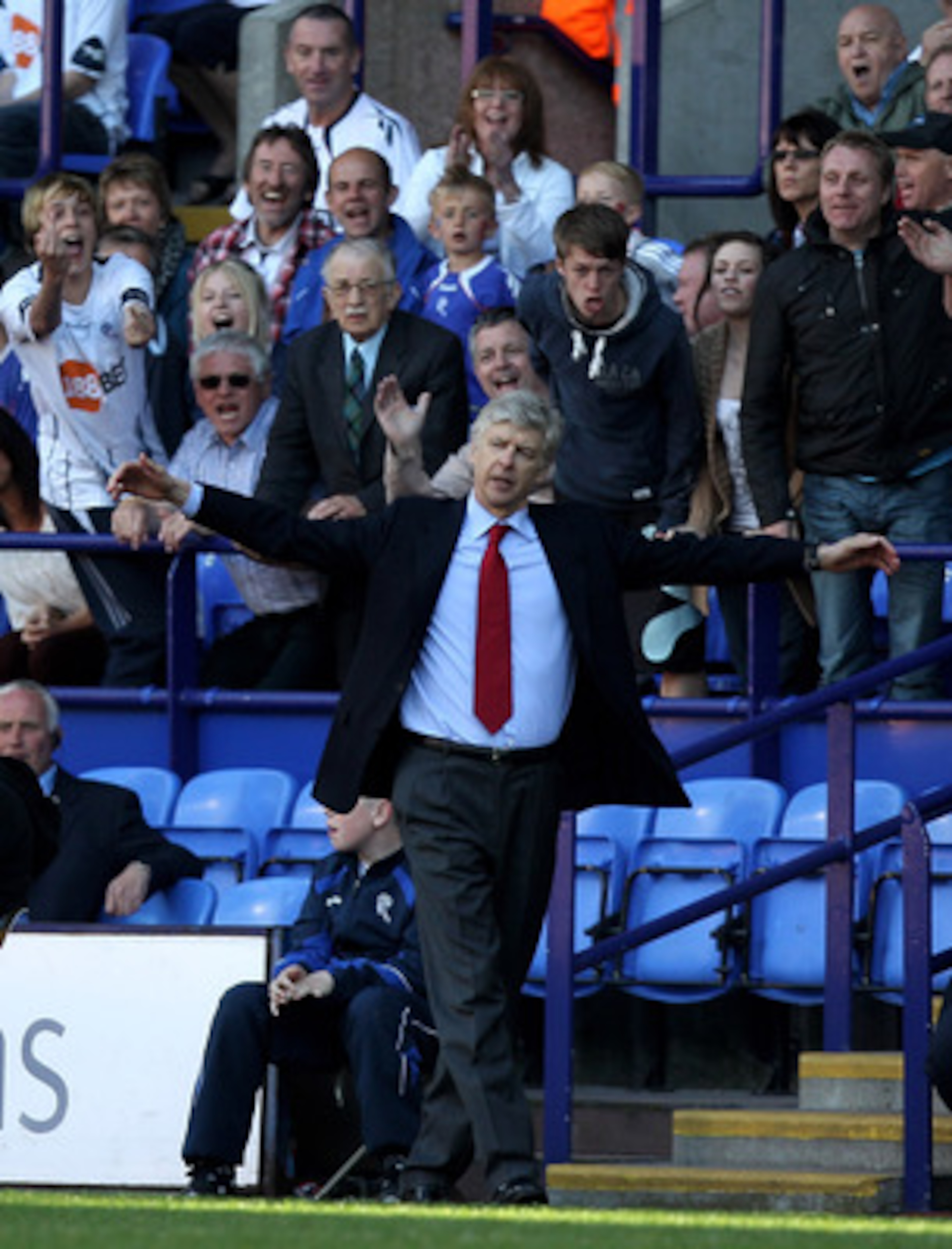 BOLTON, ENGLAND - APRIL 24:   Arsenal Manager Arsene Wenger reacts during the Barclays Premier League match between Bolton Wanderers and Arsenal at the Reebok Stadium on April 24, 2011 in Bolton, England. (Photo by Michael Steele/Getty Images)