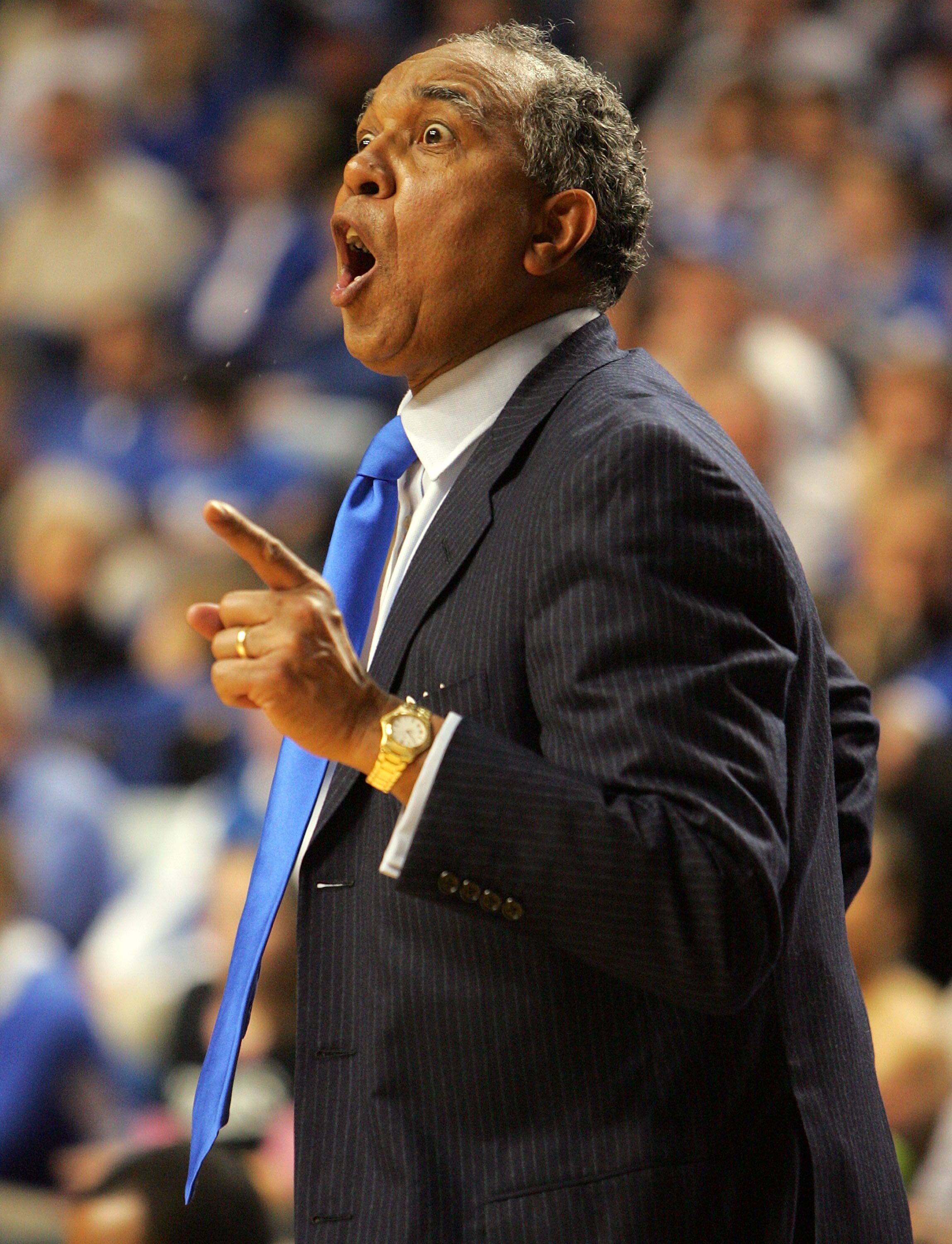 LEXINGTON, KY - FEBRUARY 28:  Tubby Smith the head coach of the Kentucky Wildcats gives instructions to his team during the game against the Georgia Bulldogs on February 28, 2007 at Rupp Arena in Lexington, Kentucky. Kentucky won 82-70.  (Photo by Andy Ly