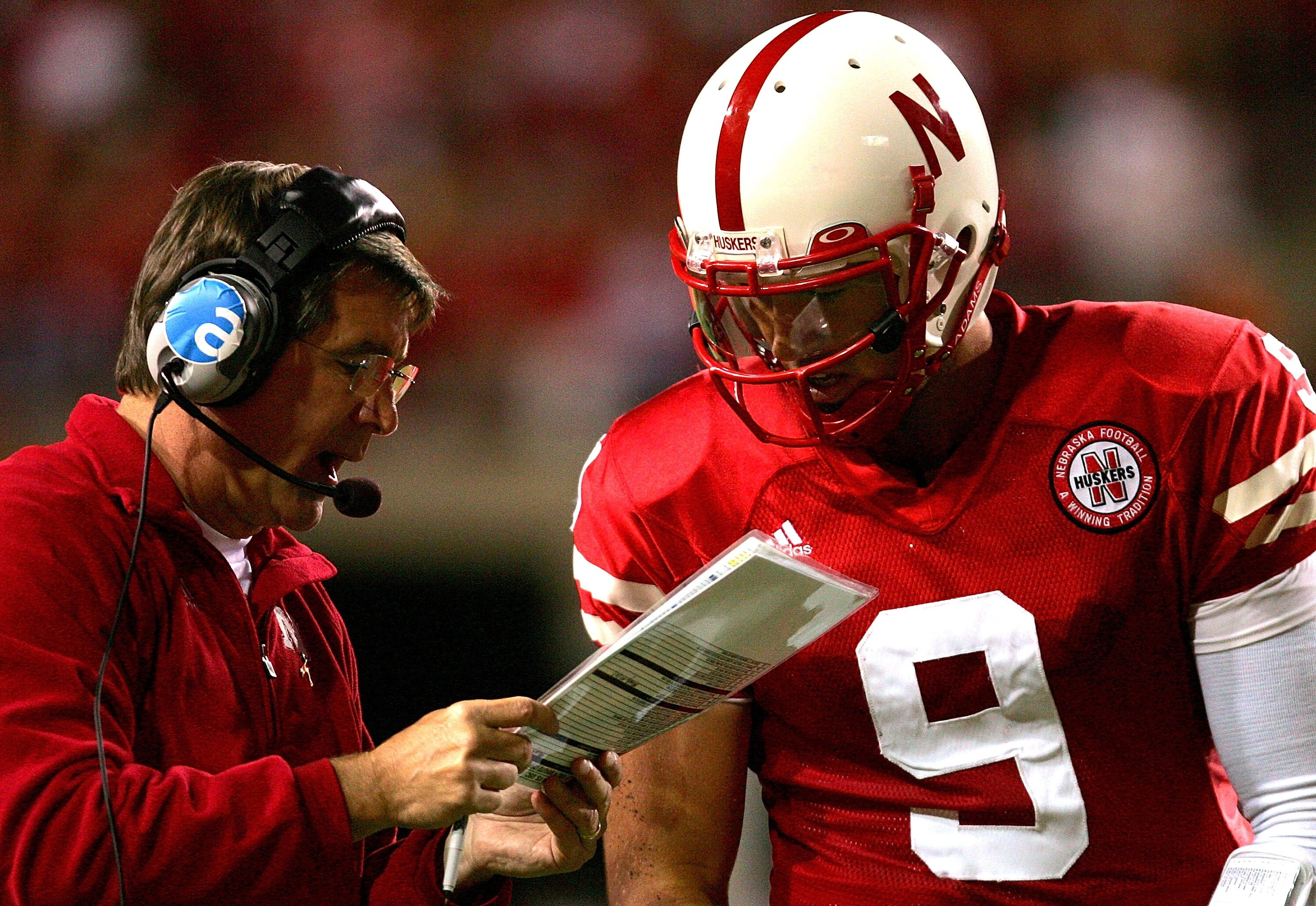 LINCOLN, NE - SEPTEMBER 15:  Coach Bill Callahan of the Nebraska Cornhuskers gives a play to quarterback Sam Keller #9 while playing the USC Trojans on September 15, 2007 at Memorial Stadium in Lincoln, Nebraska.  (Photo by Matthew Stockman/Getty Images)