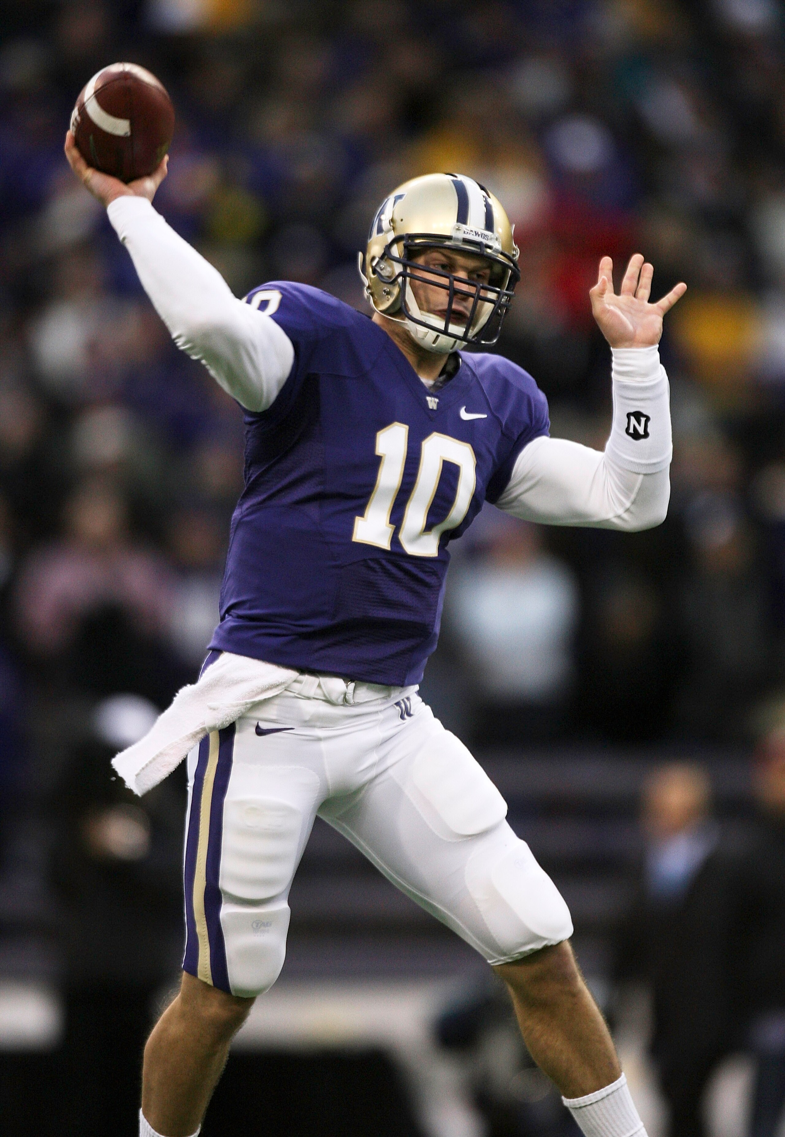 SEATTLE - NOVEMBER 28:  Quarterback Jake Locker #10 of the Washington Huskies passes against the Washington State Cougars on November 28, 2009 at Husky Stadium in Seattle, Washington. The Huskies defeated the Cougars 30-0. (Photo by Otto Greule Jr/Getty I