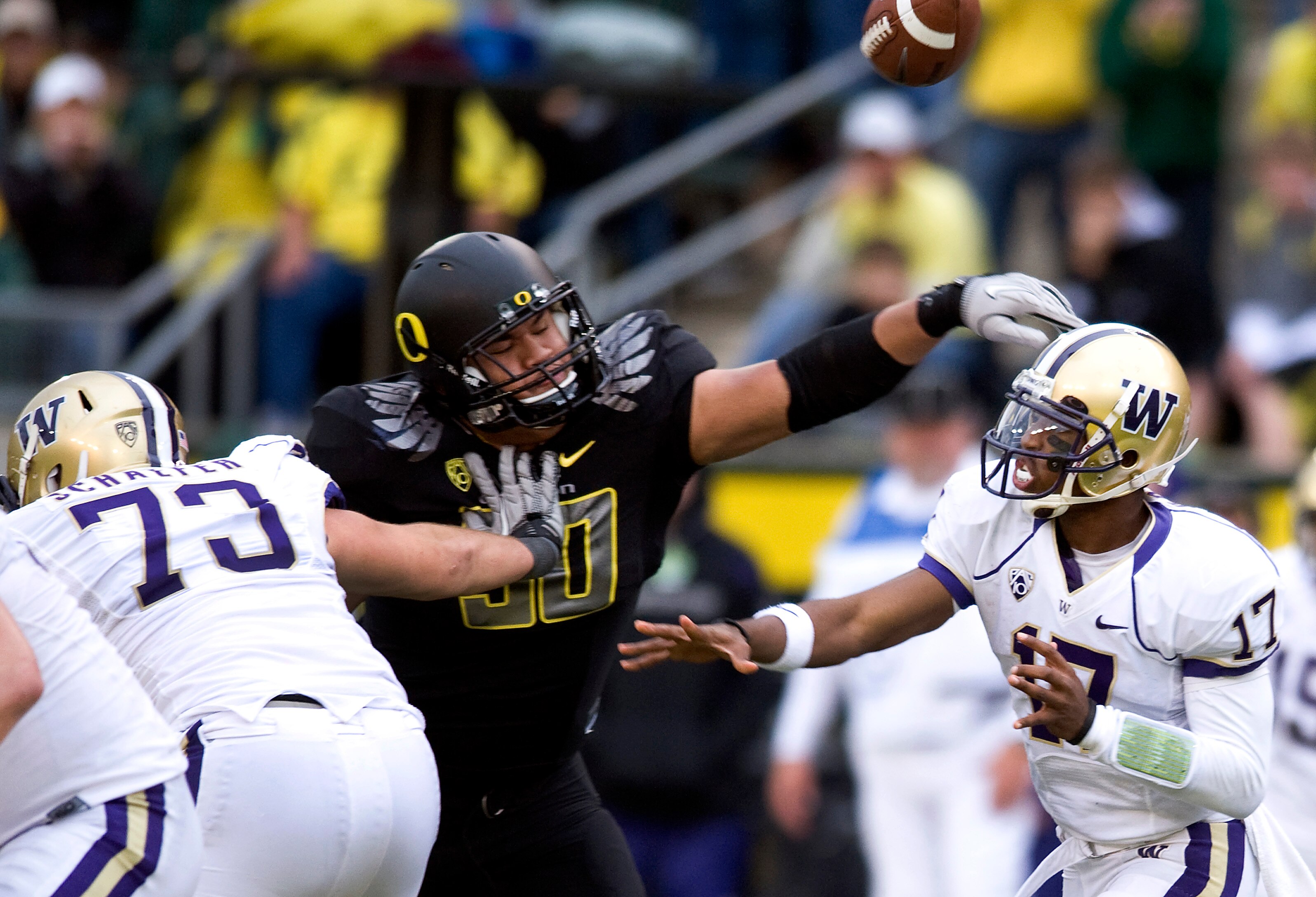 EUGENE, OR - NOVEMBER 06: Defensive tackle Ricky Heimuli #90 of the Oregon Ducks knocks down the pass of quarterback Keith Price #17 of the Washington Huskies in the fourth quarter of the game at Autzen Stadium on November 6, 2010 in Eugene, Oregon. The D