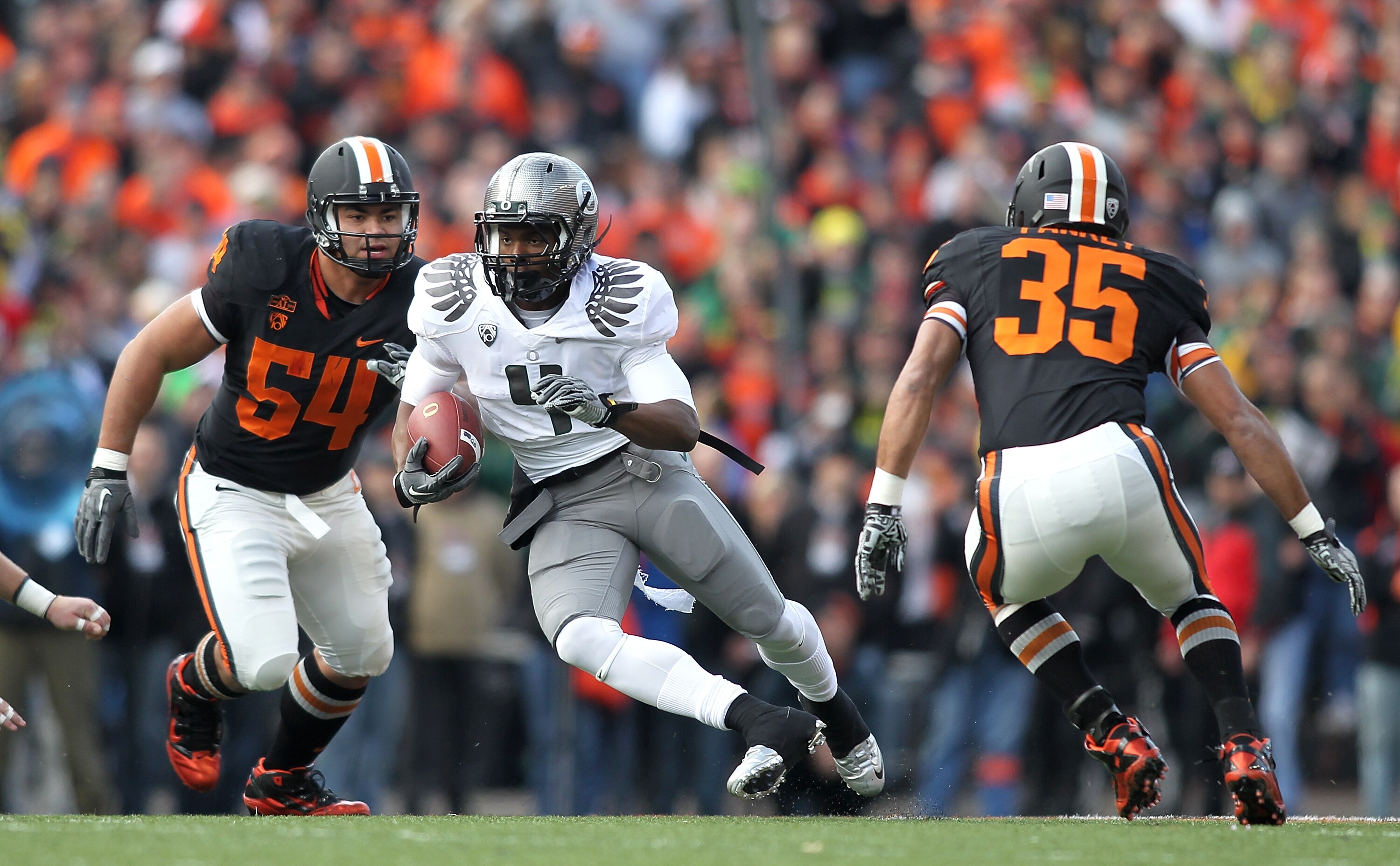 CORVALLIS, OR - DECEMBER 04:  Josh Huff #4 of the Oregon Ducks runs te ball against Keith Pankey #35 of the Oregon State Beavers during the 114th Civil War on December 4, 2010 at the Reser Stadium in Corvallis, Oregon.  (Photo by Jonathan Ferrey/Getty Ima