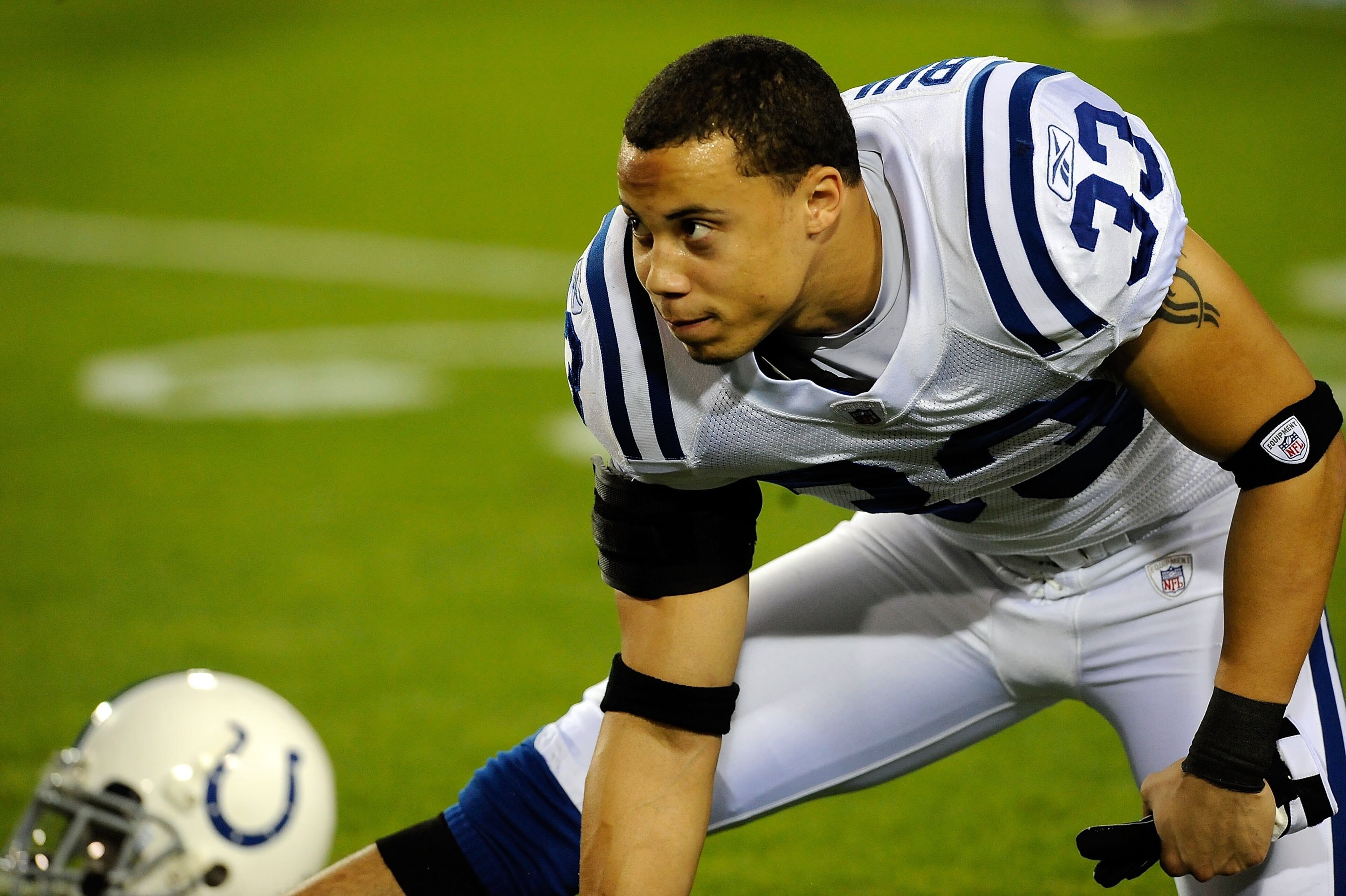 JACKSONVILLE, FL - DECEMBER 18: Melvin Bullitt #33 of the Indianapolis Colts stretches prior to the game against the Jacksonville Jaguars at Jacksonville Municipal Stadium on December 18, 2008 in Jacksonville, Florida.  (Photo by Sam Greenwood/Getty Image