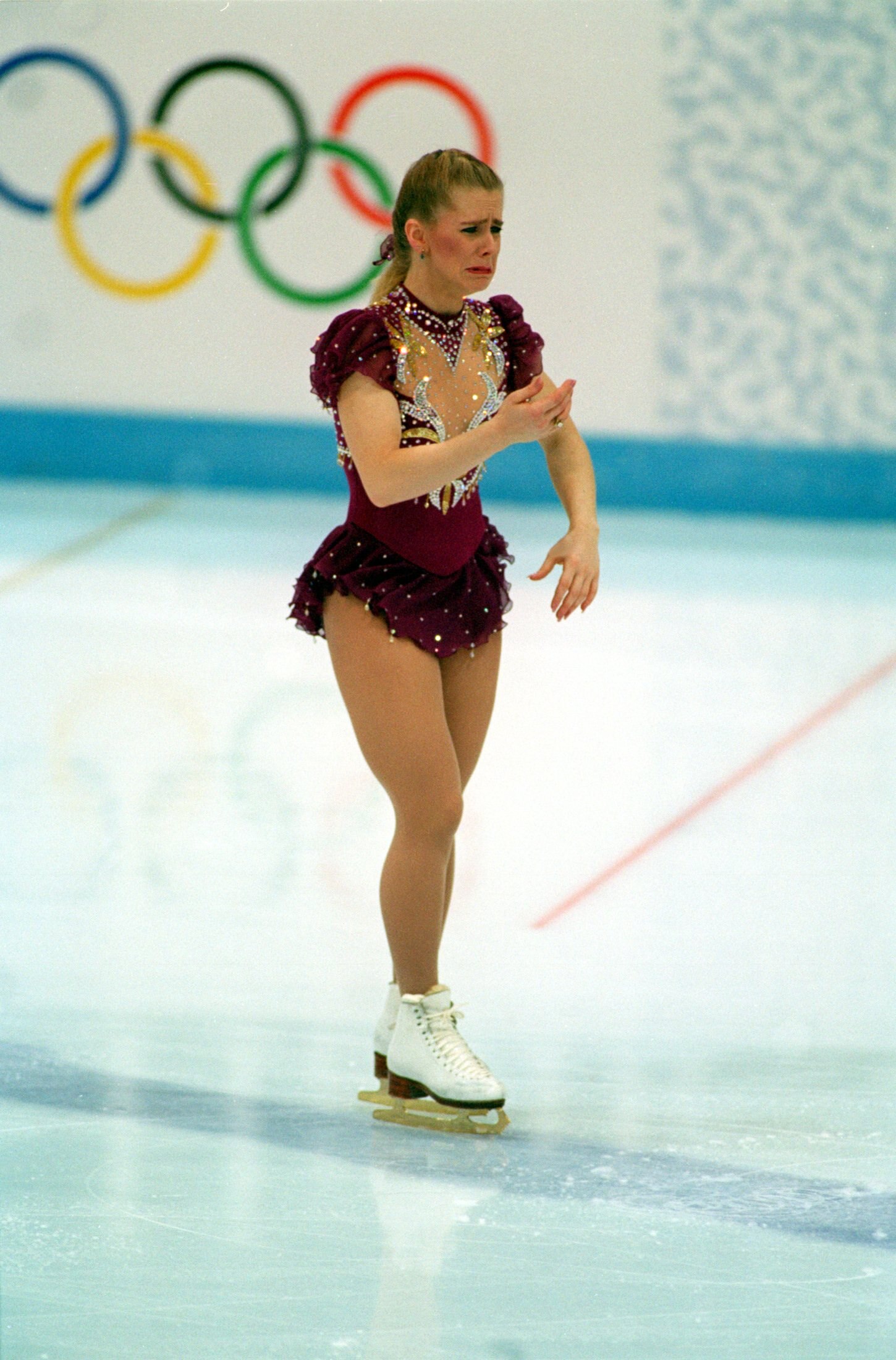 25 FEB 1994:   TONYA HARDING OF THE UNITED STATES LEAVES THE ICE IN TEARS DURING THE FREE PROGRAM AT THE1994 LILLEHAMMER WINTER OLYMPICS.  AFTER CONSULTING WITH THE JUDGES SHE WAS ALLOWED TIME TO REPAIR HER BOOT LACE AND RETURN TO FINISH THE PROGRAM. Mand