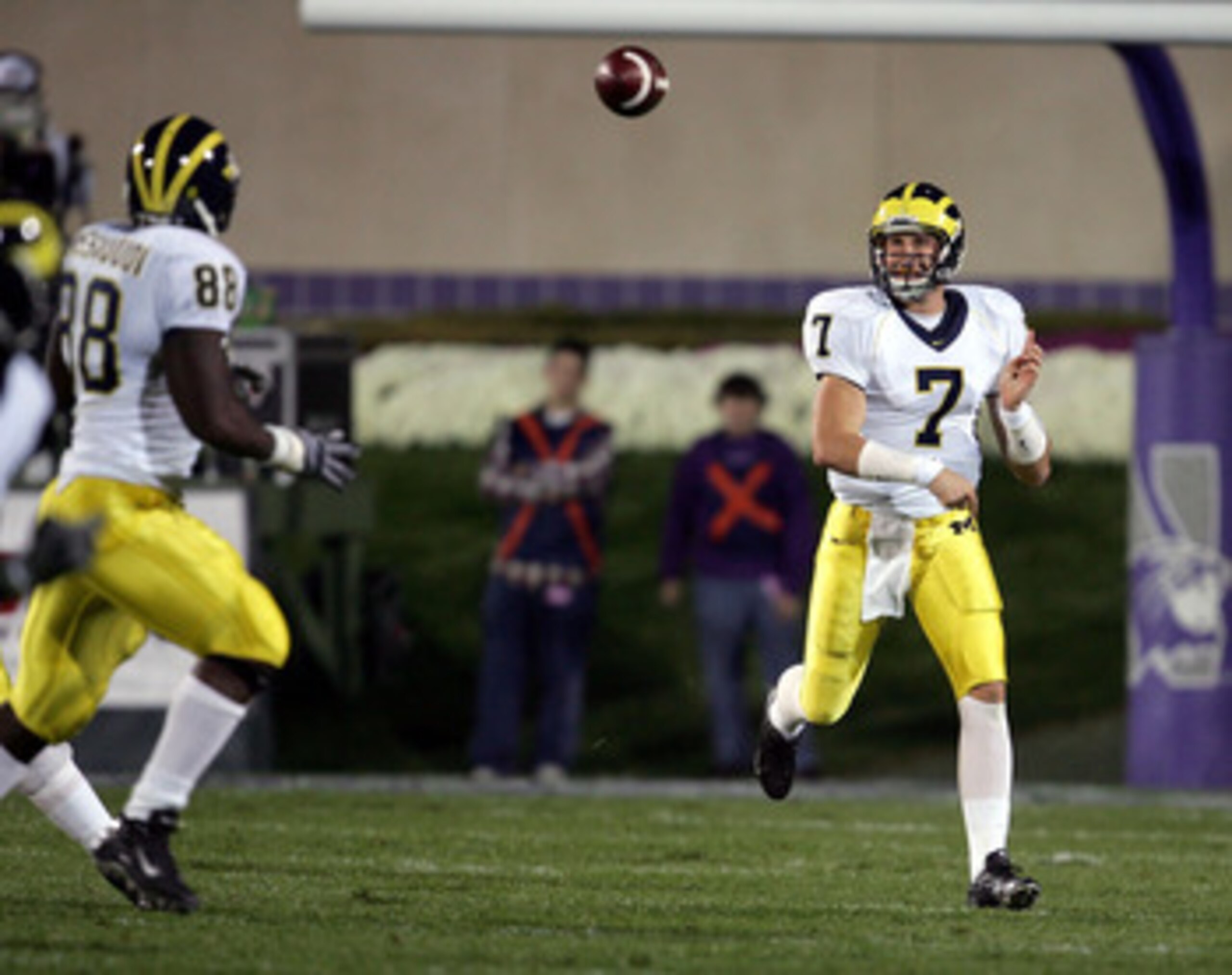 EVANSTON, IL - OCTOBER 29:  Quarterback Chad Henne #7 of the Michigan Wolverines tosses a short pass to tight end Tim Massaquoi #88 during a game against the Northwestern Wildcats on October 29, 2005 at Ryan Field at Northwestern University in Evanston, I