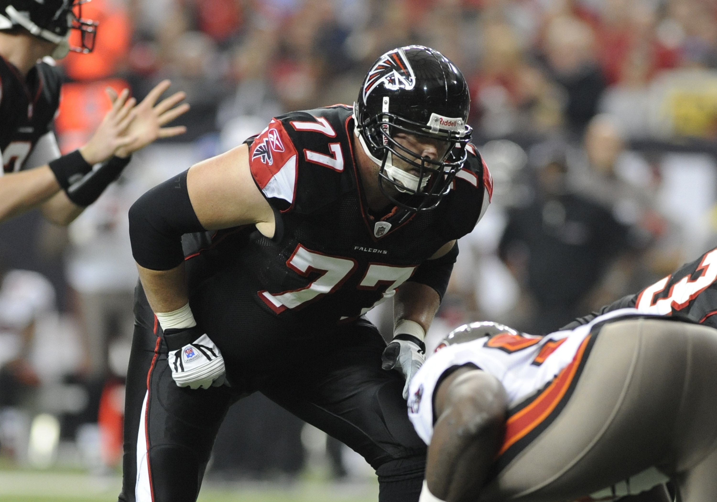 ATLANTA - DECEMBER 14:  Tackle Tyson Clabo #77 of the Atlanta Falcons lines up against the Tampa Bay Buccaneers  at the Georgia Dome on December 14, 2008 in Atlanta, Georgia.  (Photo by Al Messerschmidt/Getty Images)