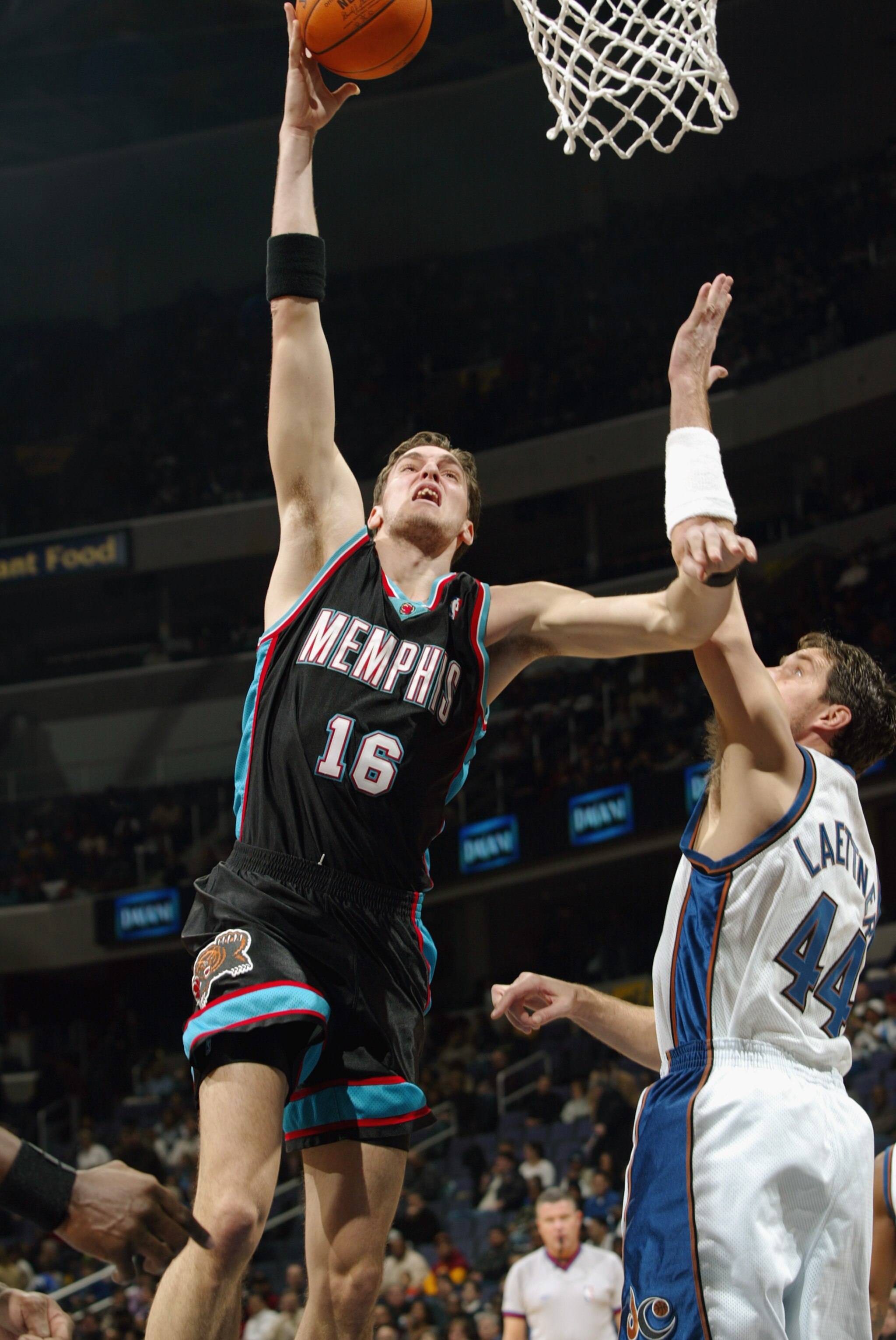 WASHINGTON - DECEMBER 18:  Forward Pau Gasol #16 of the Memphis Grizzlies shoots past forward Christian Laettner #44 of the Washington Wizards during the game at MCI Center on December 18, 2002 in Washington, DC.  The Wizards won 118-100.  NOTE TO USER: U