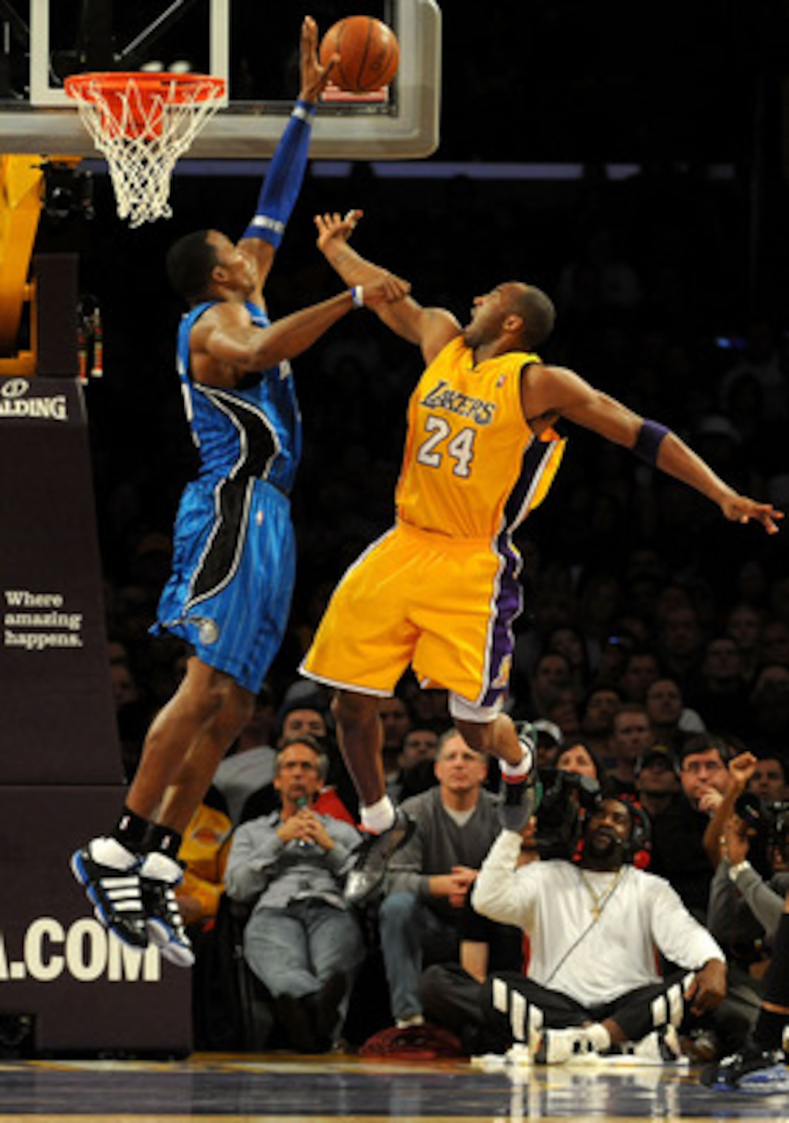 LOS ANGELES, CA - JANUARY 18:  Dwight Howard #12 of the Orlando Magic blocks the shot by Kobe Bryant #24 of the Los Angeles Lakers in the fourth quarter during the game on January 18, 2010 at Staples Center in Los Angeles, California. NOTE TO USER: User e