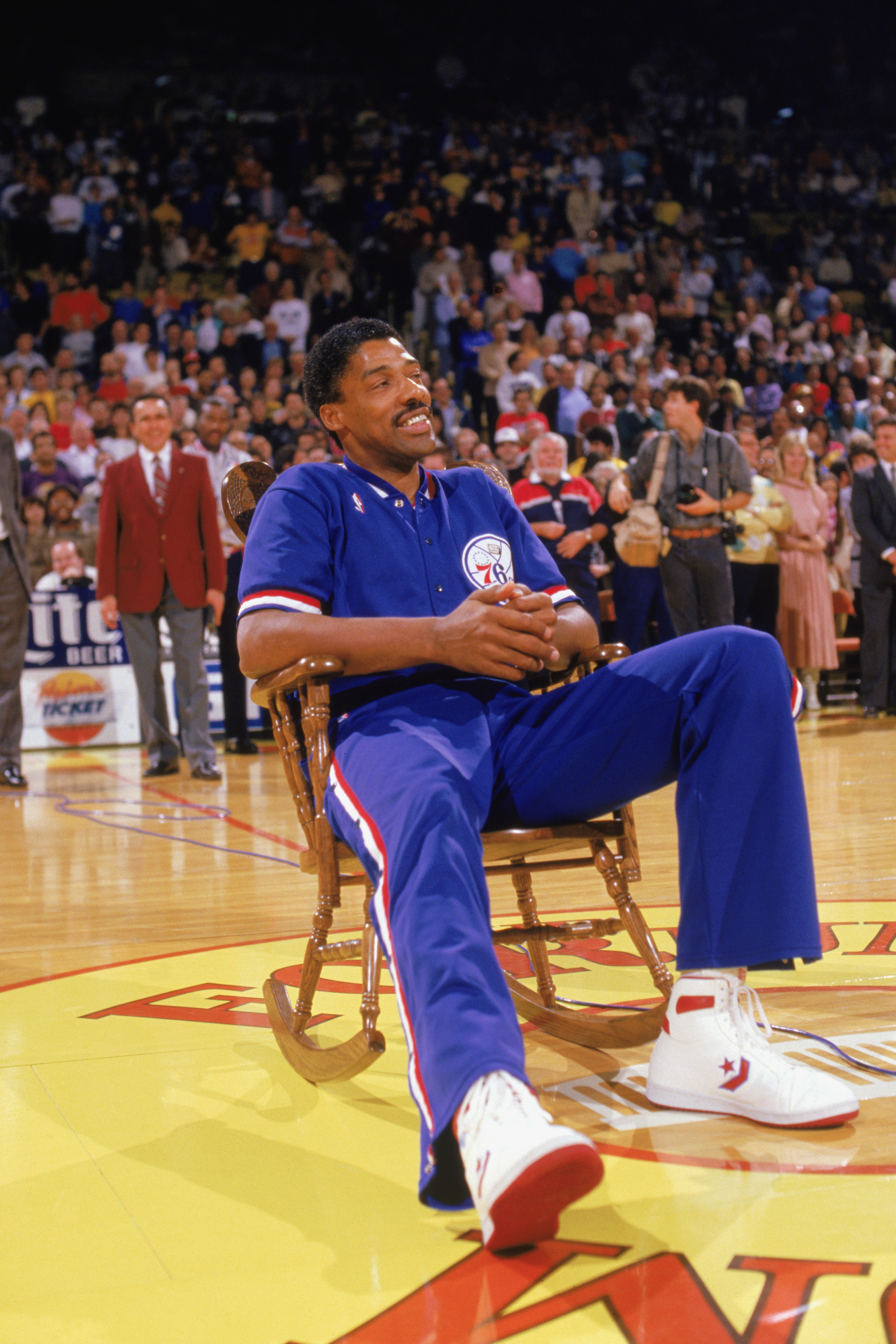LOS ANGELES - 1987: Julius Erving #6 of the Philadelphia 76ers receives a standing ovation before playing the final game of his career against the Los Angeles Lakers, which happened to be at the Great Western Forum in Los Angeles, California in 1987. (P LOS ANGELES - 1987: Julius Erving #6 of the Philadelphia 76ers receives a standing ovation before playing the final game of his career against the Los Angeles Lakers, which happened to be at the Great Western Forum in Los Angeles, California in 1987. (P