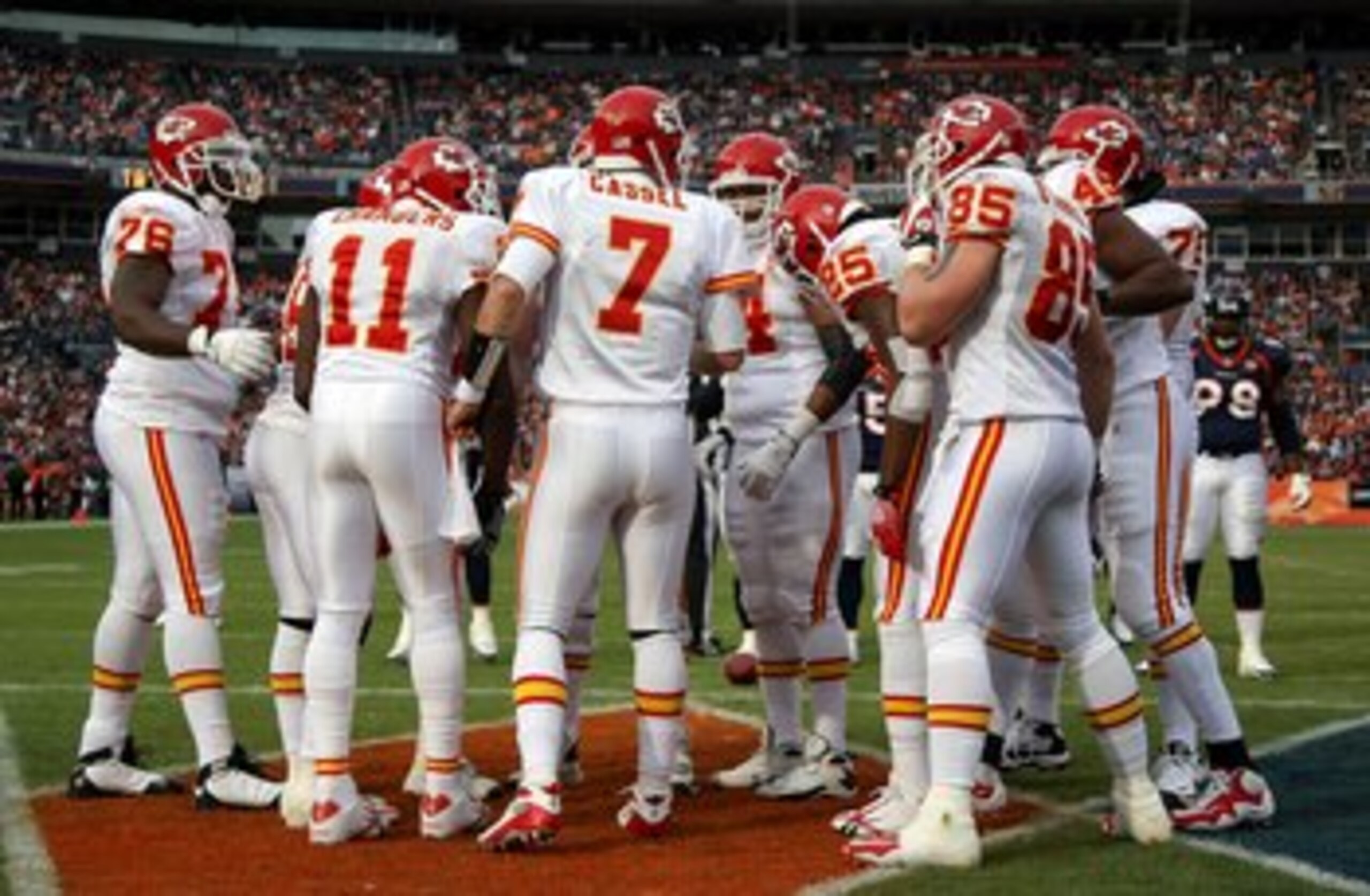 DENVER - JANUARY 03:  Quarterback Matt Cassel #7 of the Kansas City Chiefs runs the offensive huddle against the Denver Broncos during NFL action at Invesco Field at Mile High on January 3, 2010 in Denver, Colorado. The Chiefs defeated the Broncos 44-24.