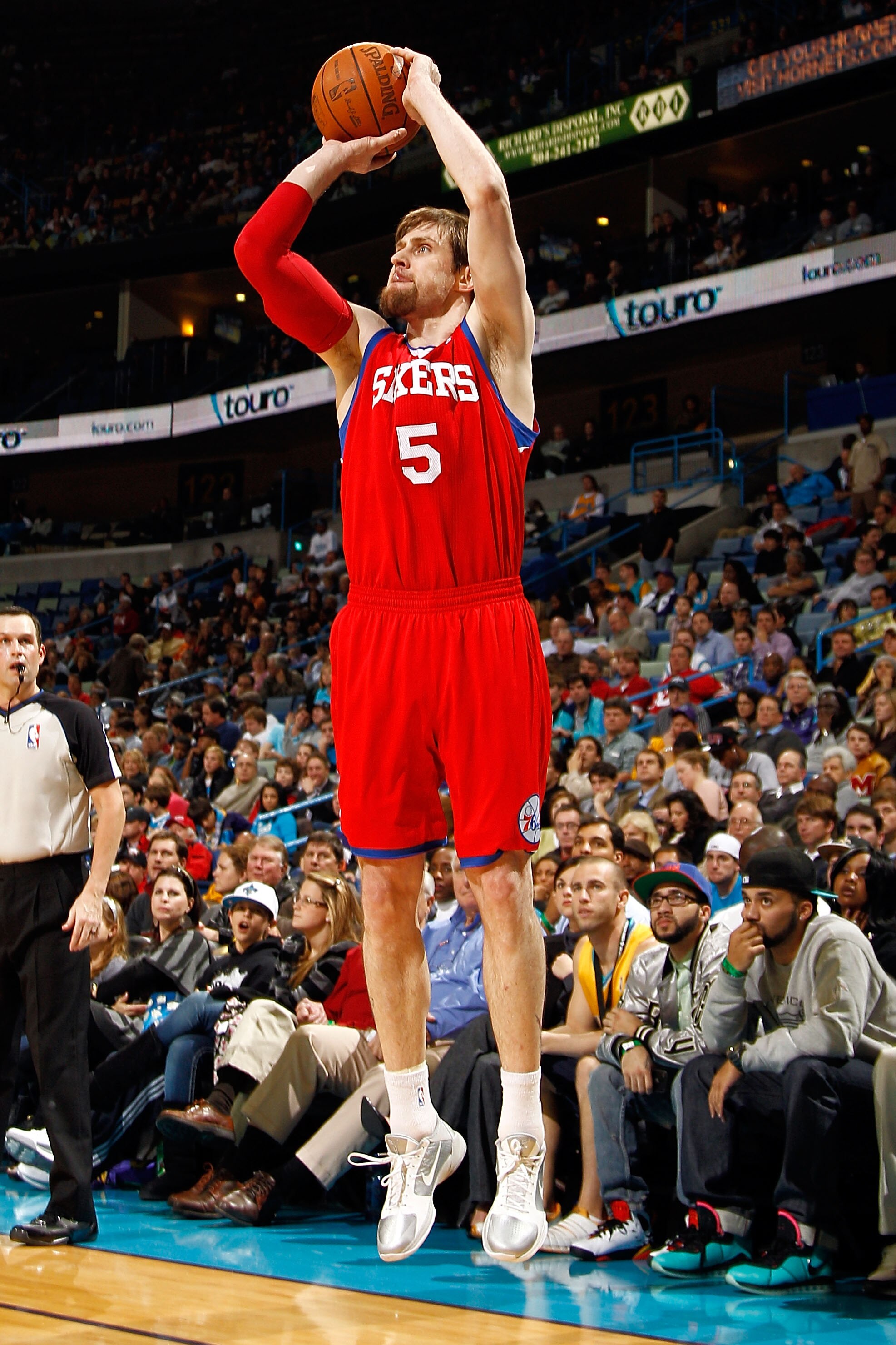 NEW ORLEANS, LA - JANUARY 03:  Andres Nocioni #5 of the Philadelphia 76ers shoots a jumper against the New Orleans Hornets at New Orleans Arena on January 3, 2011 in New Orleans, Louisiana. NOTE TO USER: User expressly acknowledges and agrees that, by dow