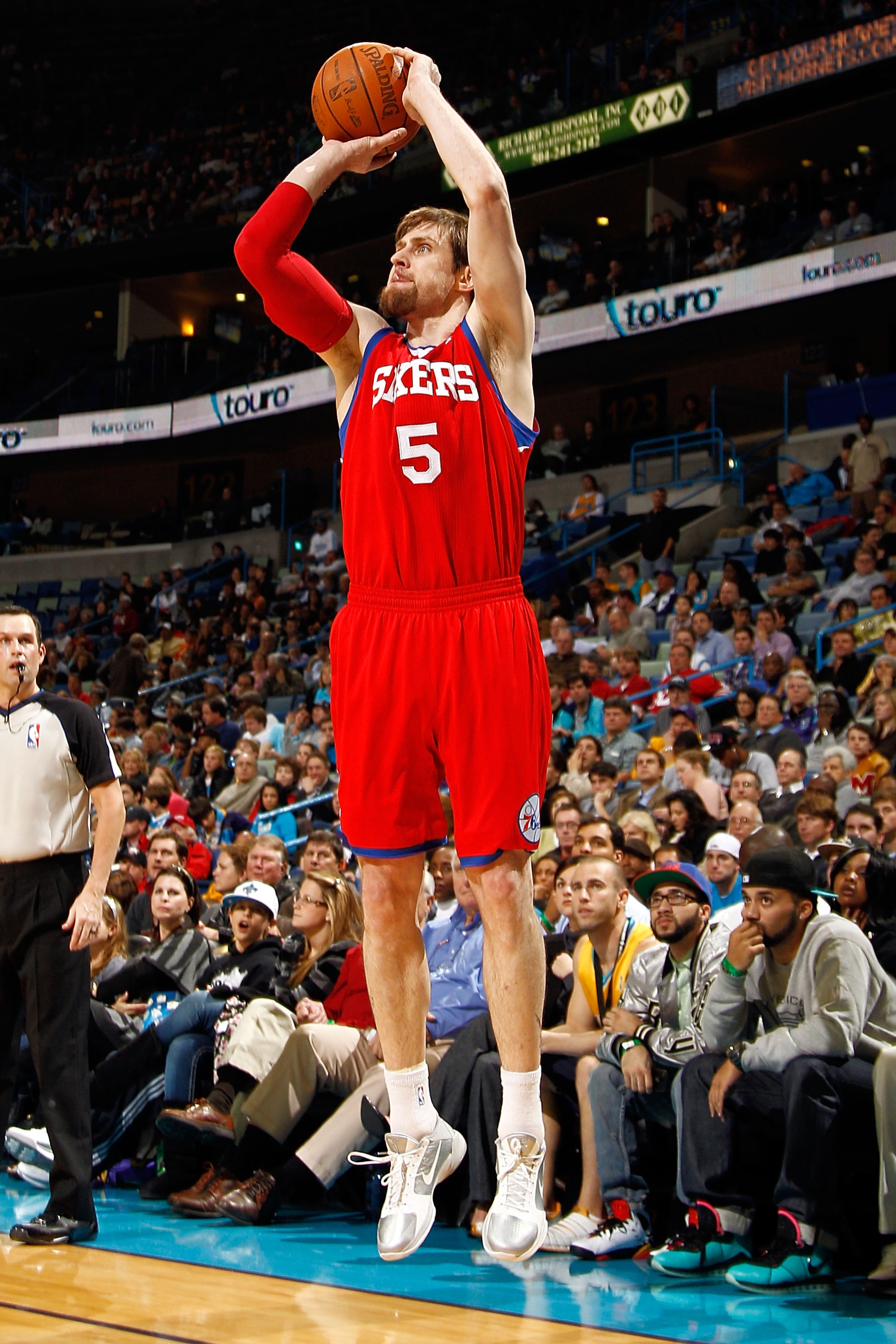 NEW ORLEANS, LA - JANUARY 03:  Andres Nocioni #5 of the Philadelphia 76ers shoots a jumper against the New Orleans Hornets at New Orleans Arena on January 3, 2011 in New Orleans, Louisiana. NOTE TO USER: User expressly acknowledges and agrees that, by dow
