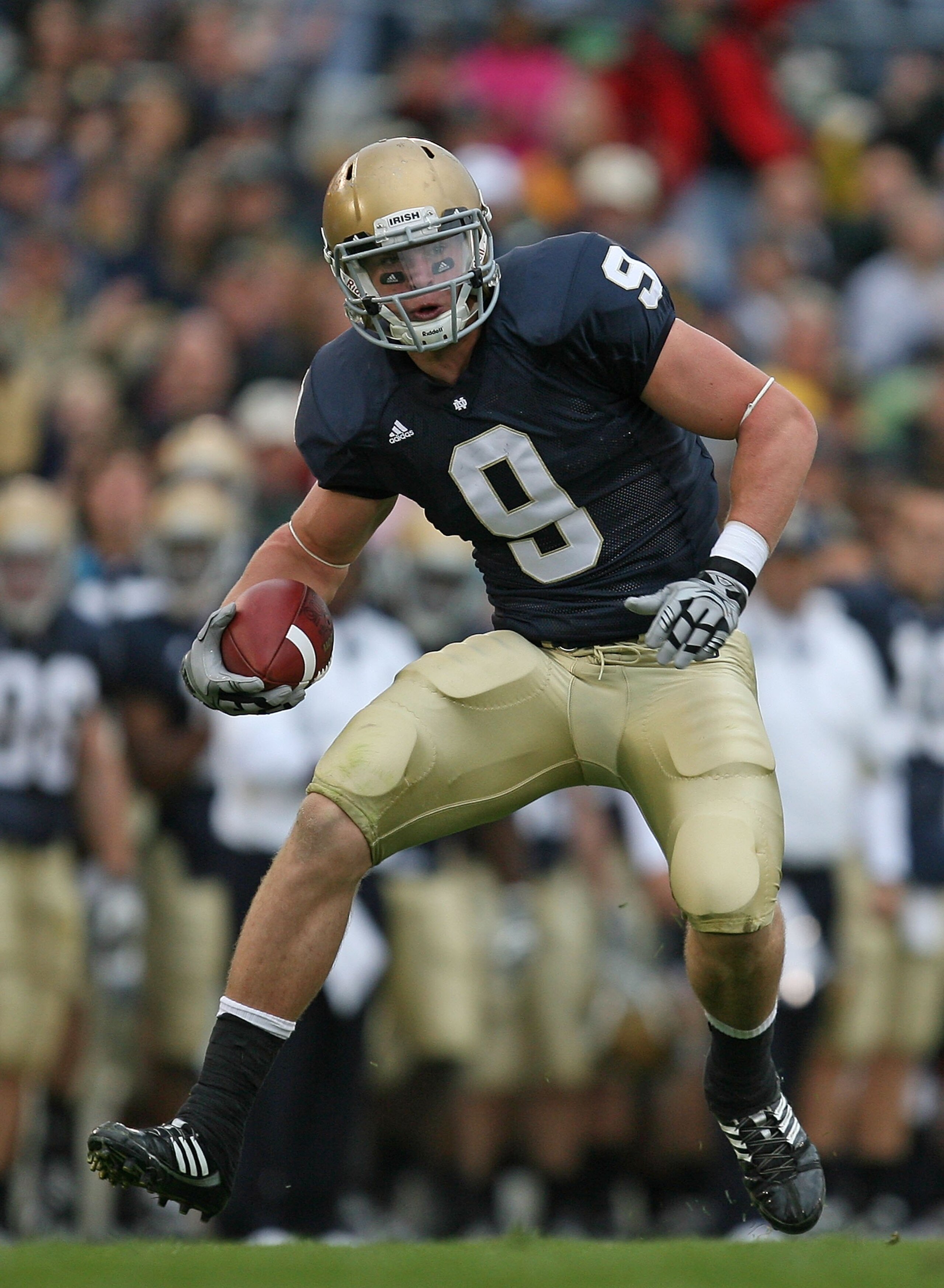 SOUTH BEND, IN - OCTOBER 03: Kyle Rudolph #9 of the Notre Dame Fighting Irish runs after making a catch against the Washington Huskies on October 3, 2009 at Notre Dame Stadium in South Bend, Indiana. Notre Dame defeated Washington 37-30 in overtime. (Pho SOUTH BEND, IN - OCTOBER 03: Kyle Rudolph #9 of the Notre Dame Fighting Irish runs after making a catch against the Washington Huskies on October 3, 2009 at Notre Dame Stadium in South Bend, Indiana. Notre Dame defeated Washington 37-30 in overtime. (Pho