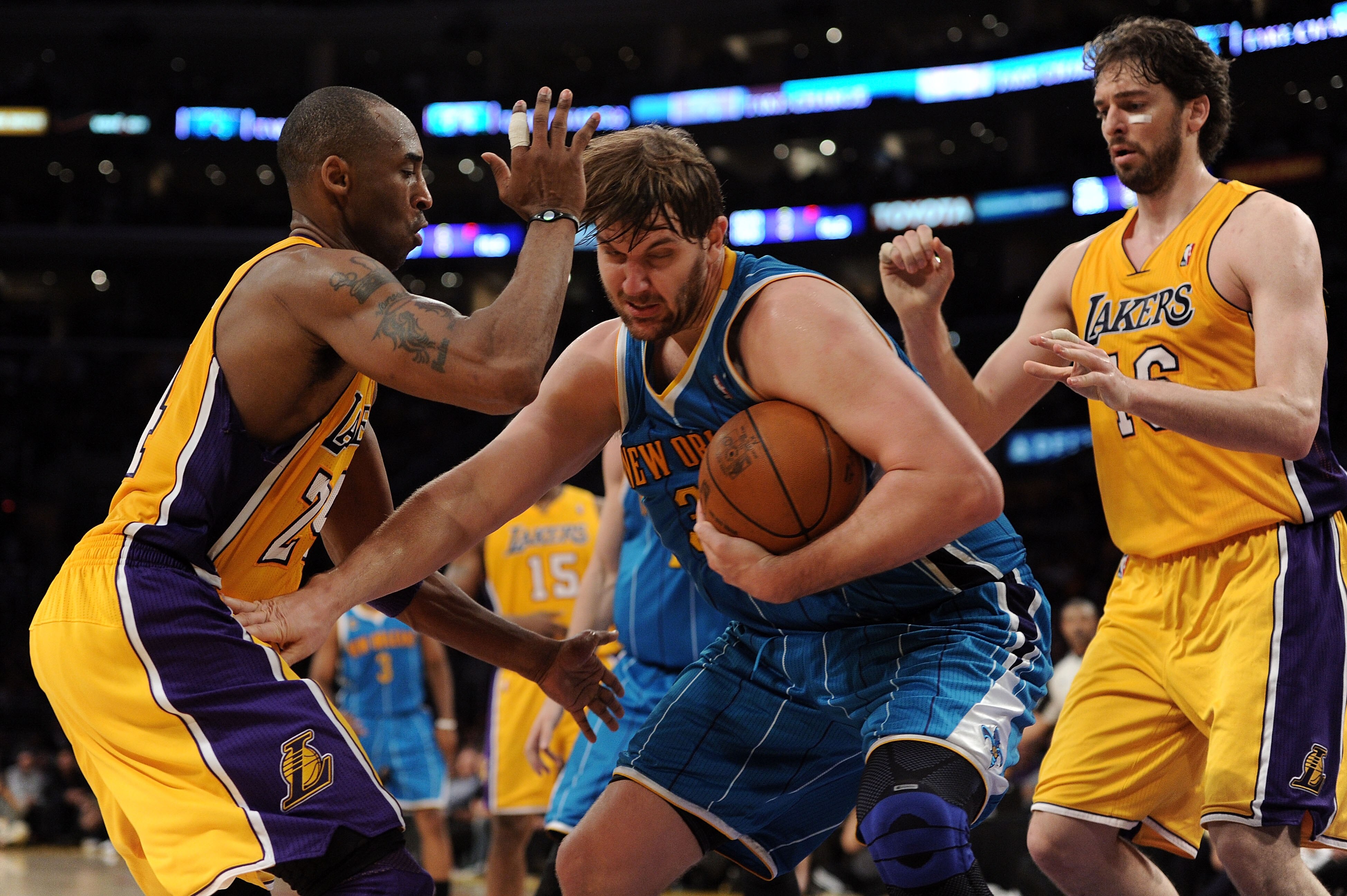 LOS ANGELES, CA - APRIL 20:  Aaron Gray #34 of the New Orleans Hornets looks to create space in the key between Kobe Bryant #24 and Pau Gasol #16 of the Los Angeles Lakers in Game Two of the Western Conference Quarterfinals in the 2011 NBA Playoffs on Apr