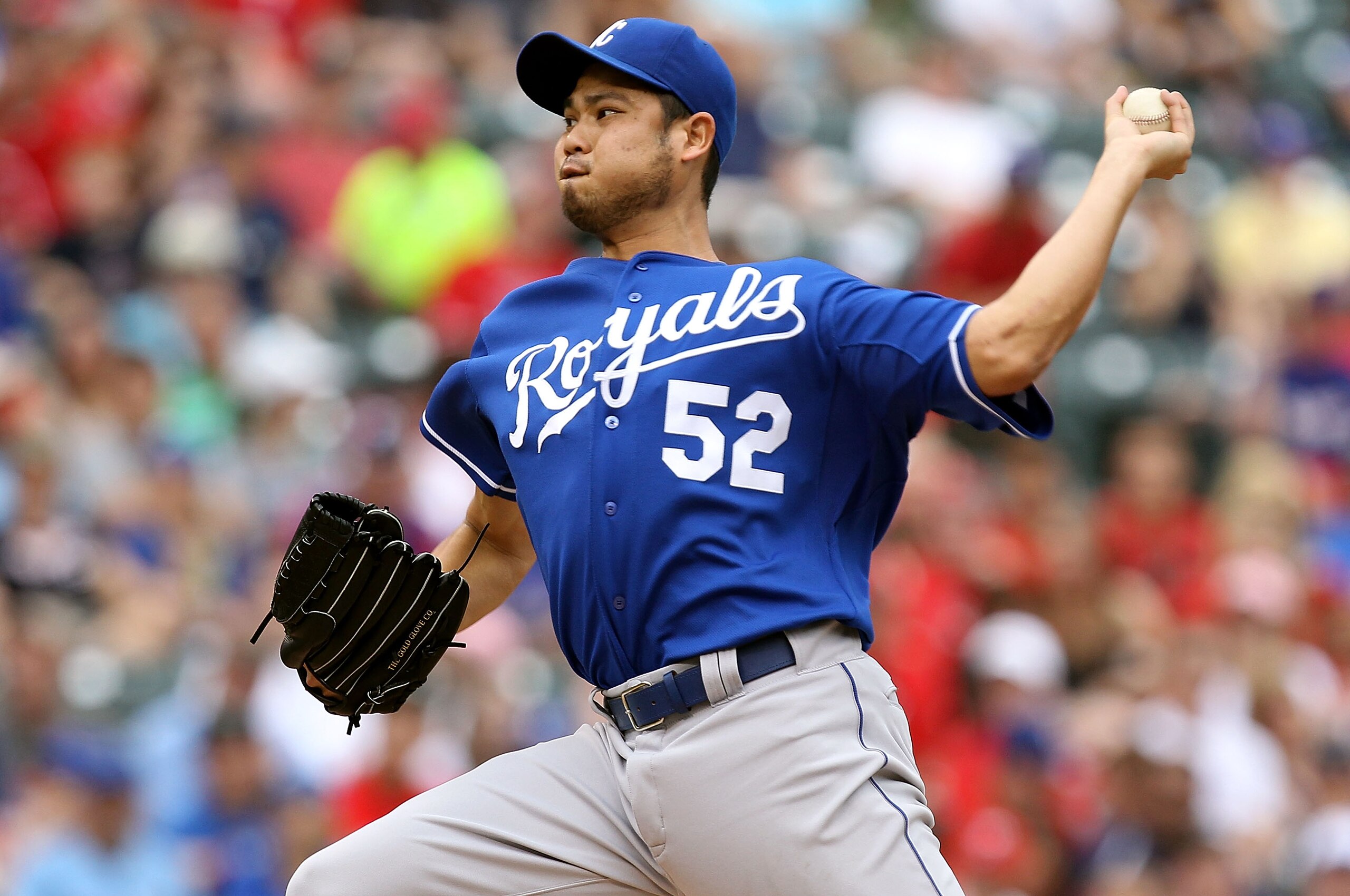 ARLINGTON, TX - APRIL 24:  Pitcher Bruce Chen #52 of the Kansas City Royals throws against the Texas Rangers at Rangers Ballpark in Arlington on April 24, 2011 in Arlington, Texas.  (Photo by Ronald Martinez/Getty Images)