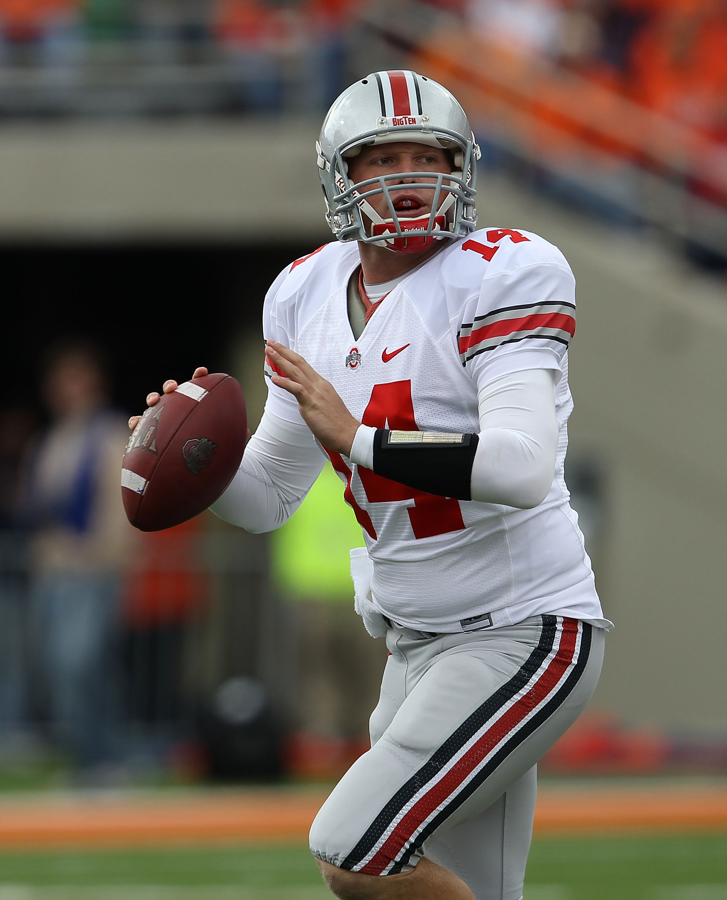 CHAMPAIGN, IL - OCTOBER 02: Joe Bauserman #14 of the Ohio State Buckeyes rolls out to look for a receiver against the Illinois Fighting Illini at Memorial Stadium on October 2, 2010 in Champaign, Illinois. Ohio State defeated Illinois 24-13. (Photo by Jon