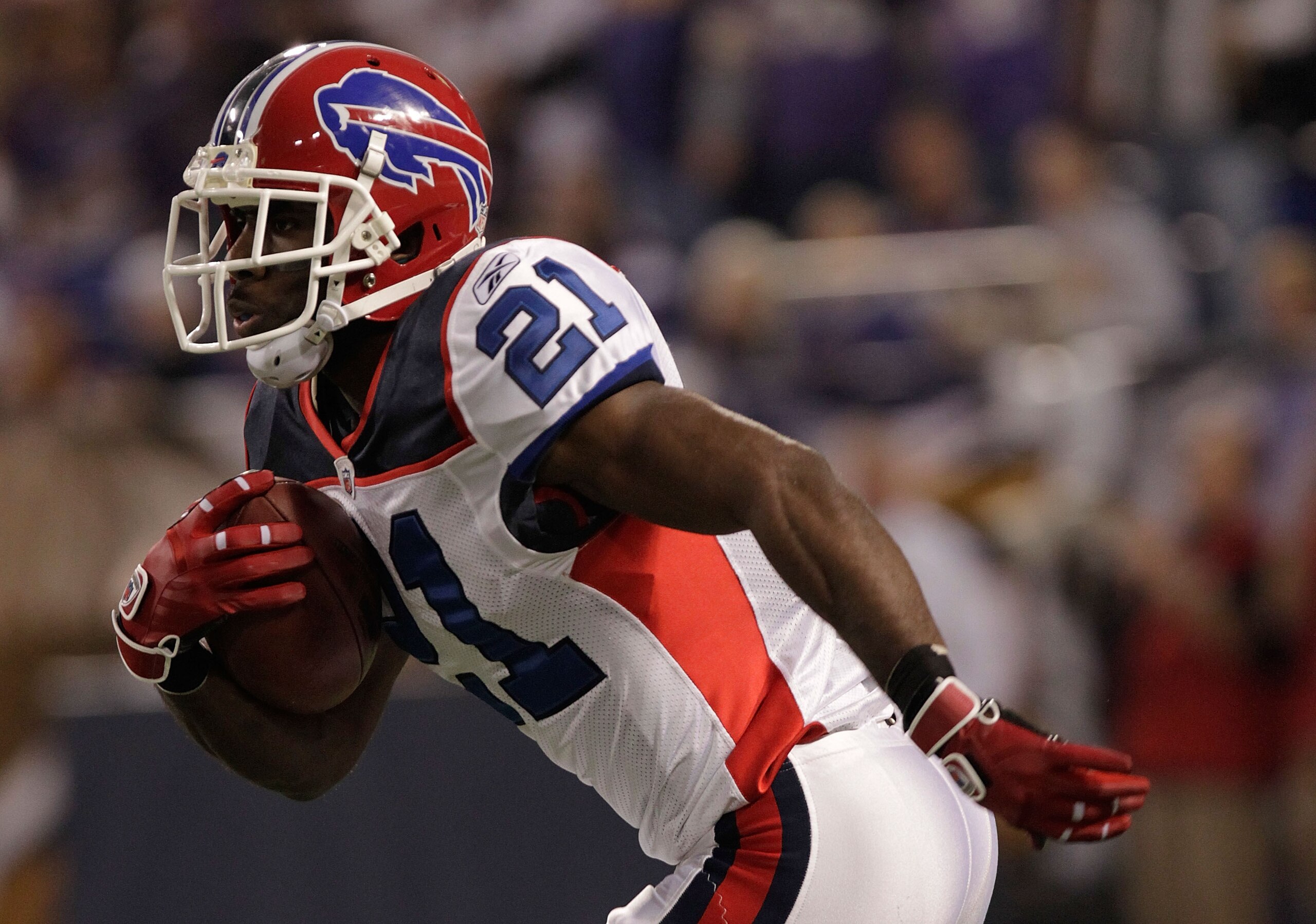 MINNEAPOLIS, MN - DECEMBER 05:  C.J. Spiller #21 of the Buffalo Bills returns a kickoff against the Minnesota Vikings at the Mall of America Field at the Hubert H. Humphrey Metrodome on December 5, 2010 in Minneapolis, Minnesota.  (Photo by Nick Laham/Get