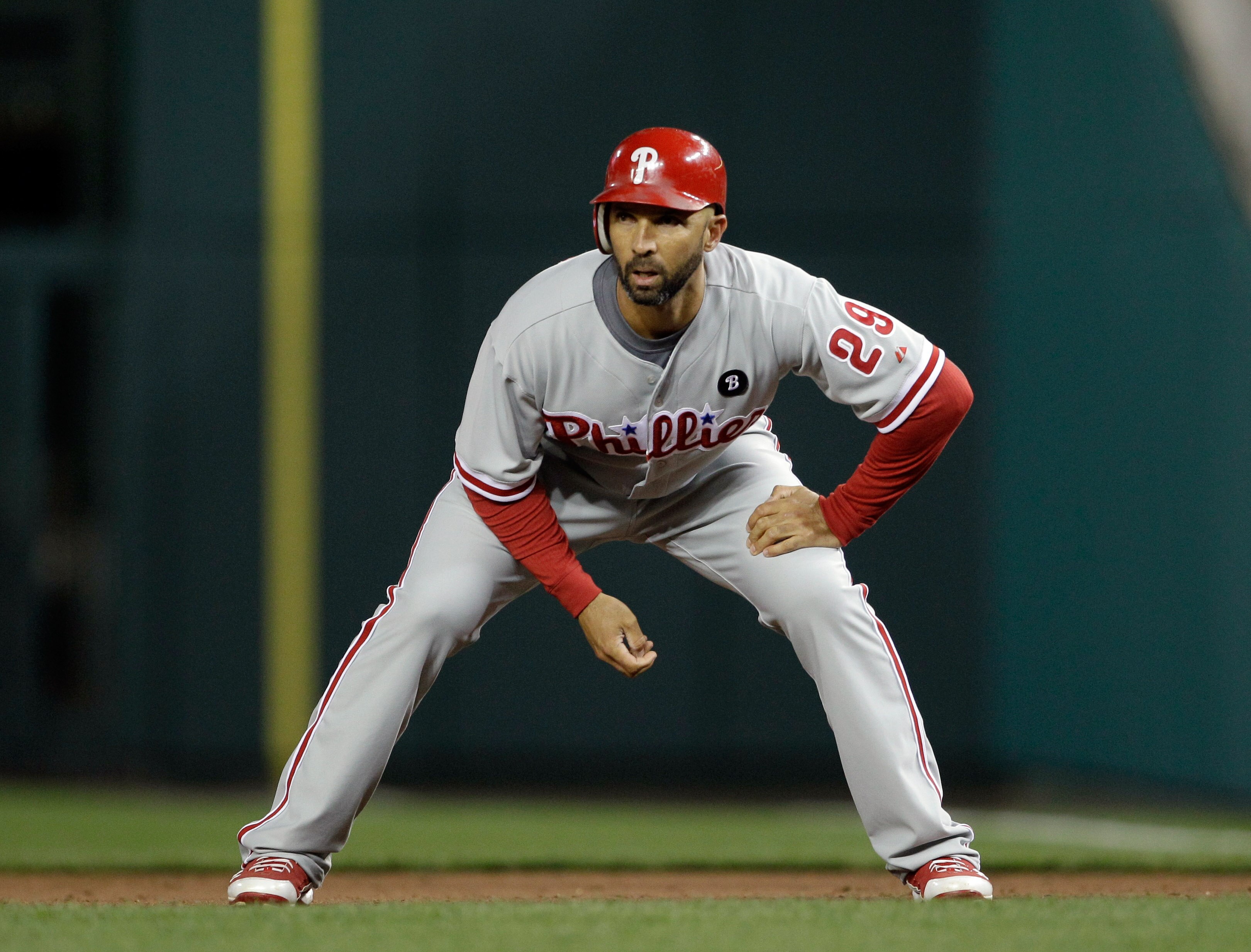 WASHINGTON, DC - APRIL 12: Raul Ibanez #29 of the Philadelphia Phillies leads off against the Washington Nationals at Nationals Park on April 12, 2011 in Washington, DC. (Photo by Rob Carr/Getty Images)