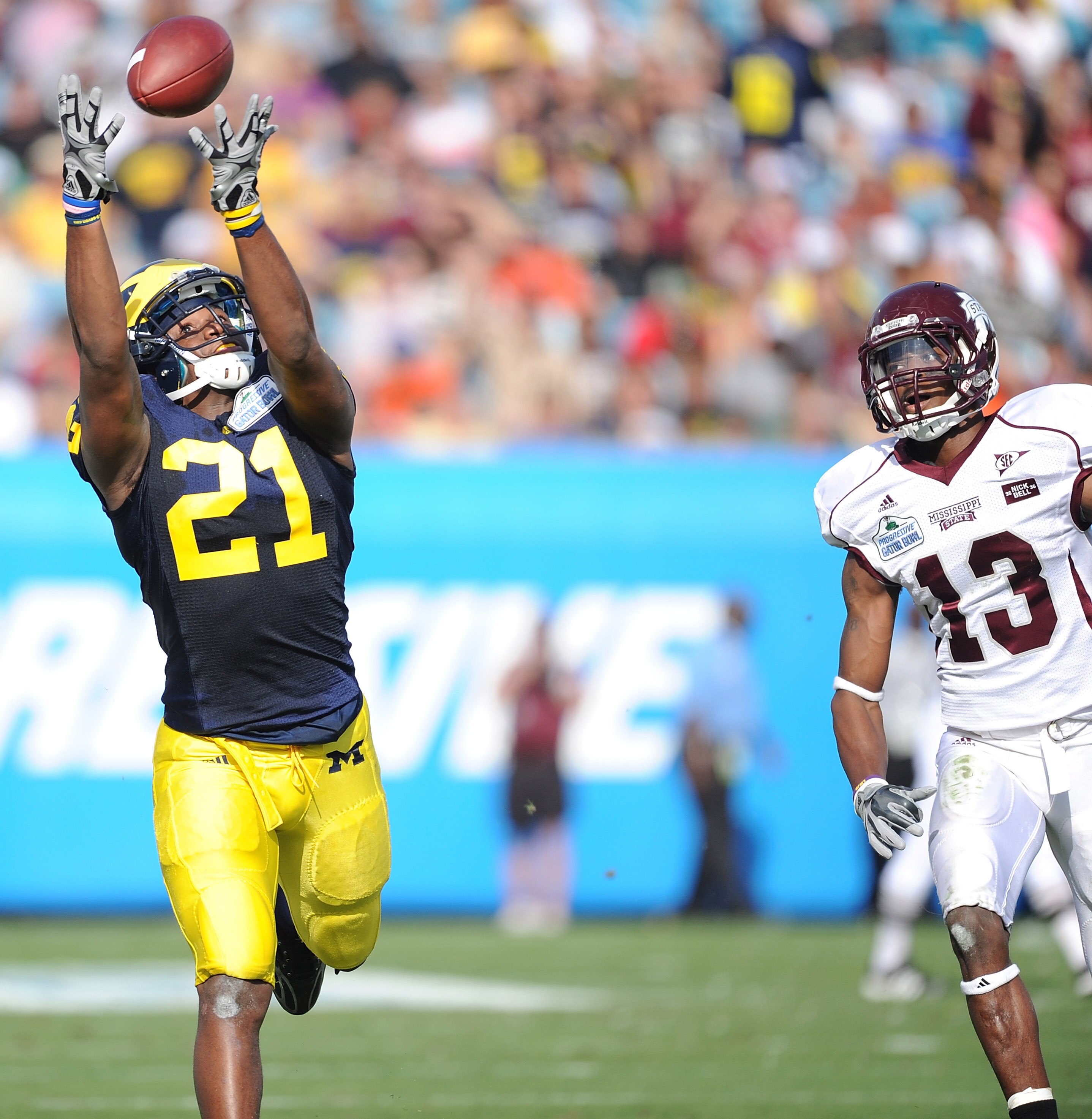 JACKSONVILLE, FL - JANUARY 01:  Junior Hemingway #21 of the Michigan Wolverines catches a pass against the Mississippi State Bulldogs during the Gator Bowl at EverBank Field on January 1, 2011 in Jacksonville, Florida  (Photo by Rick Dole/Getty Images)
