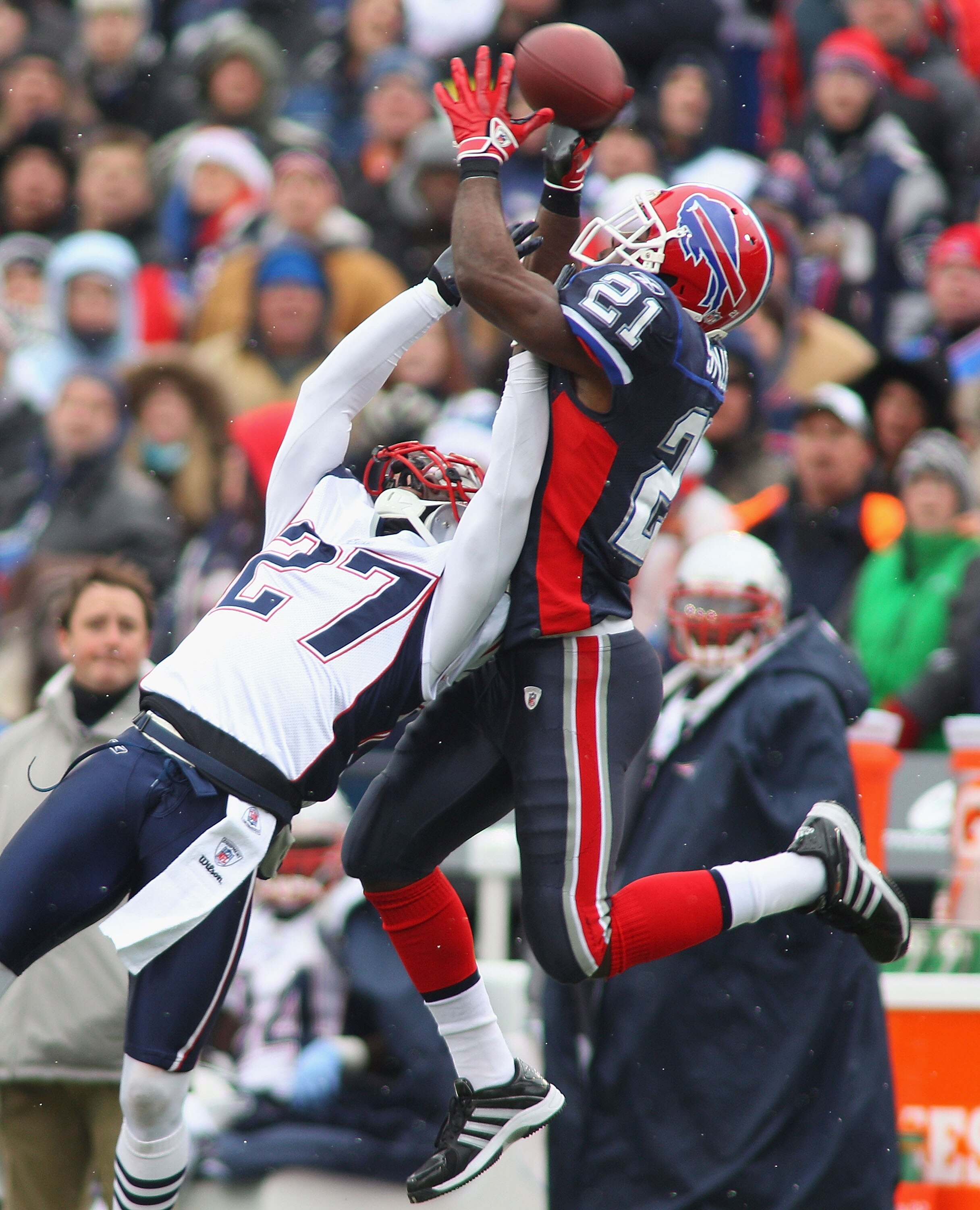 ORCHARD PARK, NY - DECEMBER 26:  C.J. Spiller #21 of the Buffalo Bills makes a catch against Kyle Arrington #27 of the New England Patriots at Ralph Wilson Stadium on December 26, 2010 in Orchard Park, New York. New England won 34-3. (Photo by Rick Stewar
