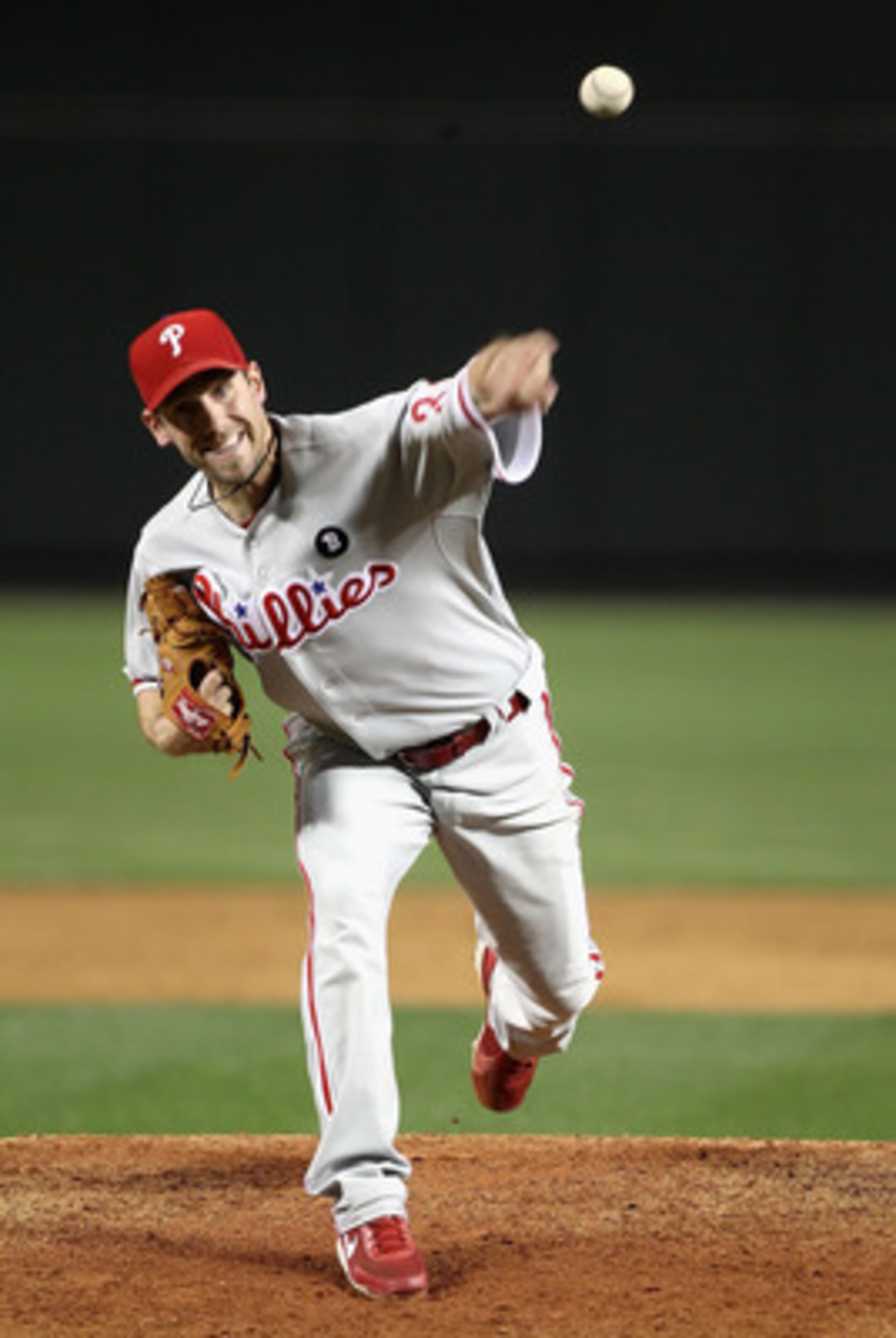 PHOENIX, AZ - APRIL 25:  Starting pitcher Cliff Lee #33 of the Philadelphia Phillies pitches against the Arizona Diamondbacks during the Major League Baseball game at Chase Field on April 25, 2011 in Phoenix, Arizona.  (Photo by Christian Petersen/Getty I