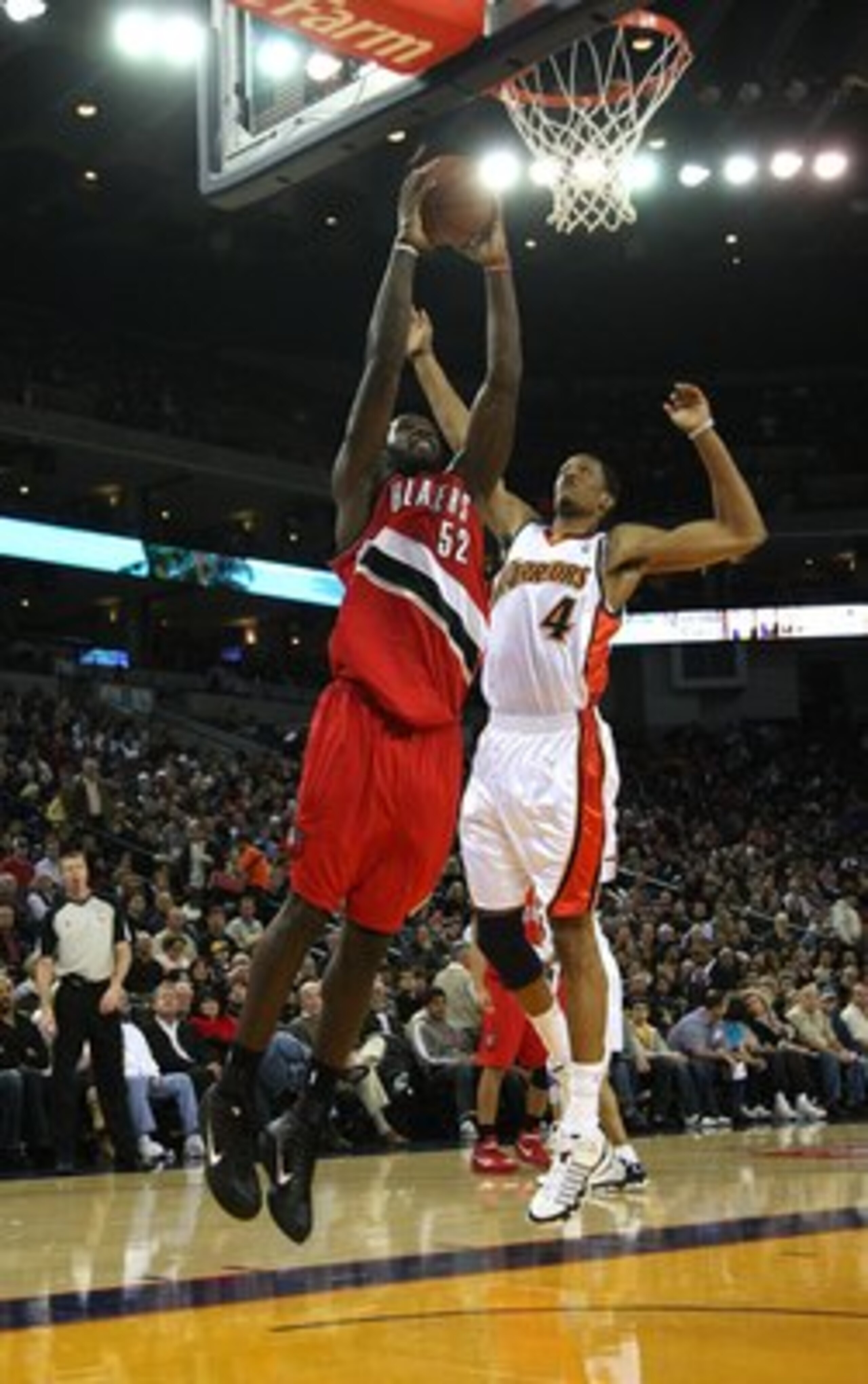 OAKLAND, CA - NOVEMBER 20:  Greg Oden #52 of the Portland Trail Blazers dunks over Anthony Randolph #4 of the Golden State Warriors during an NBA game at Oracle Arena on November 20, 2009 in Oakland, California.  (Photo by Jed Jacobsohn/Getty Images)
