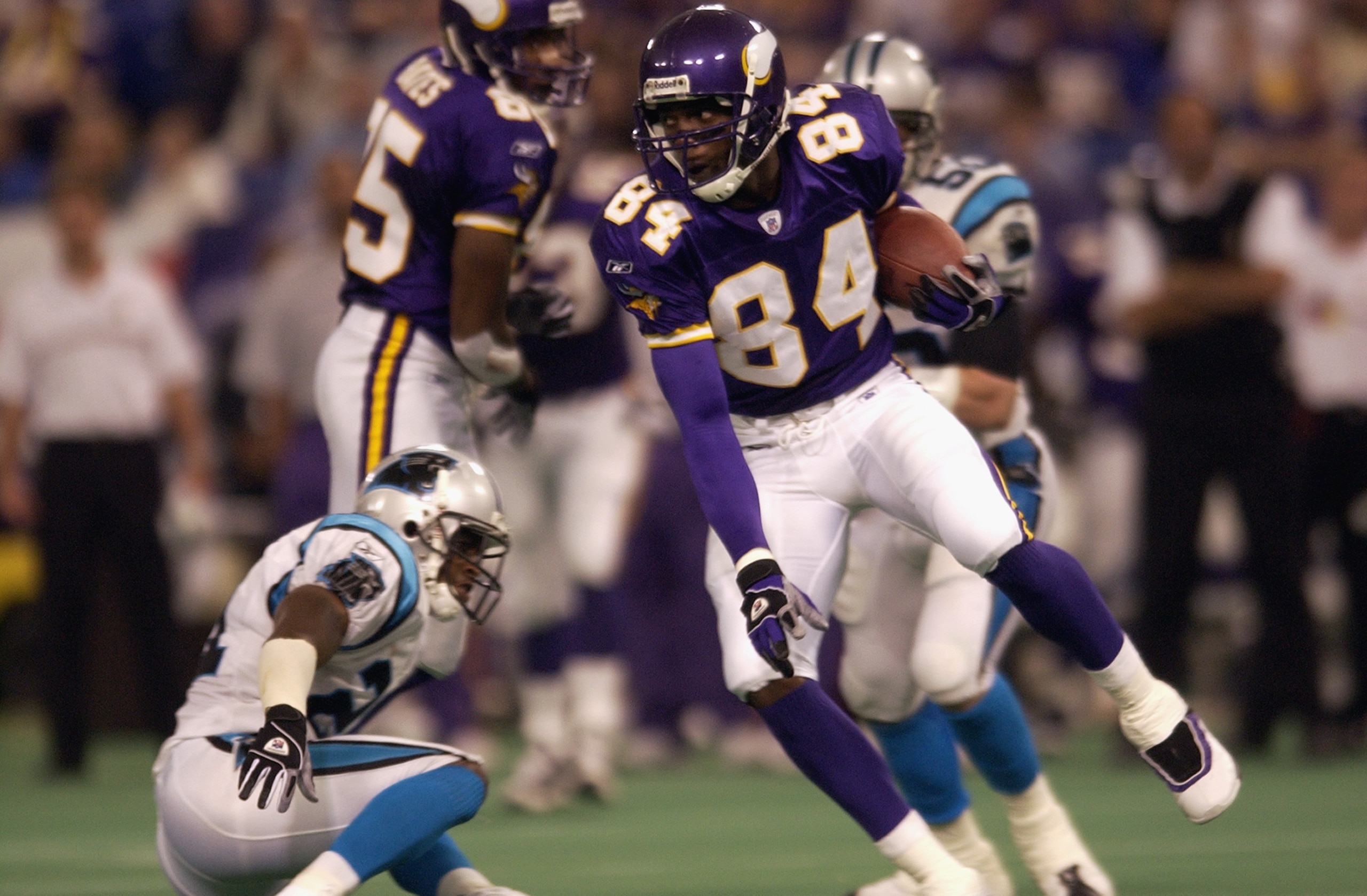 MINNEAPOLIS - SEPTEMBER 22: Wide receiver Randy Moss #84 of the Minnesota Vikings carries the ball against the Carolina Panthers during the game on September 22, 2002 at the Hubert H. Humphrey Metrodome in Minneapolis, Minnesota. The Panthers defeated t MINNEAPOLIS - SEPTEMBER 22: Wide receiver Randy Moss #84 of the Minnesota Vikings carries the ball against the Carolina Panthers during the game on September 22, 2002 at the Hubert H. Humphrey Metrodome in Minneapolis, Minnesota. The Panthers defeated t