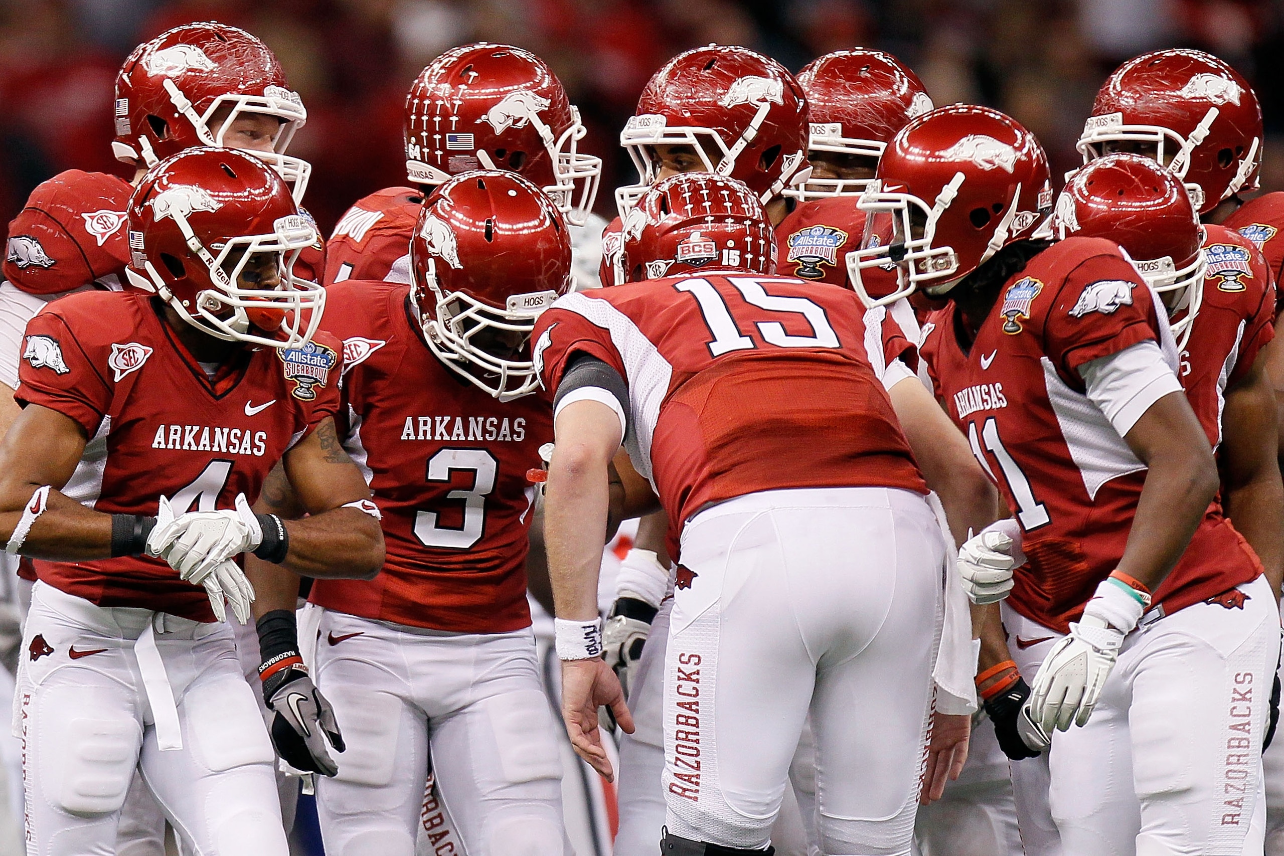 NEW ORLEANS, LA - JANUARY 04: Ryan Mallett #15 of the Arkansas Razorbacks huddles his team against the Ohio State Buckeyes during the Allstate Sugar Bowl at the Louisiana Superdome on January 4, 2011 in New Orleans, Louisiana. (Photo by Kevin C. Cox/Get NEW ORLEANS, LA - JANUARY 04: Ryan Mallett #15 of the Arkansas Razorbacks huddles his team against the Ohio State Buckeyes during the Allstate Sugar Bowl at the Louisiana Superdome on January 4, 2011 in New Orleans, Louisiana. (Photo by Kevin C. Cox/Get