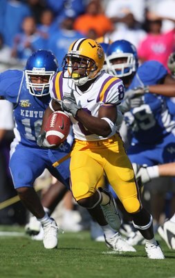 LEXINGTON, KY - OCTOBER 13: Trindon Holliday #8 of LSU Tigers carries the ball during the SEC game against the Kentucky Wildcats at Commonwealth Stadium October 13, 2007 in Lexington, Kentucky. Kentucky won 43-37. (Photo by Andy Lyons/Getty Images)
