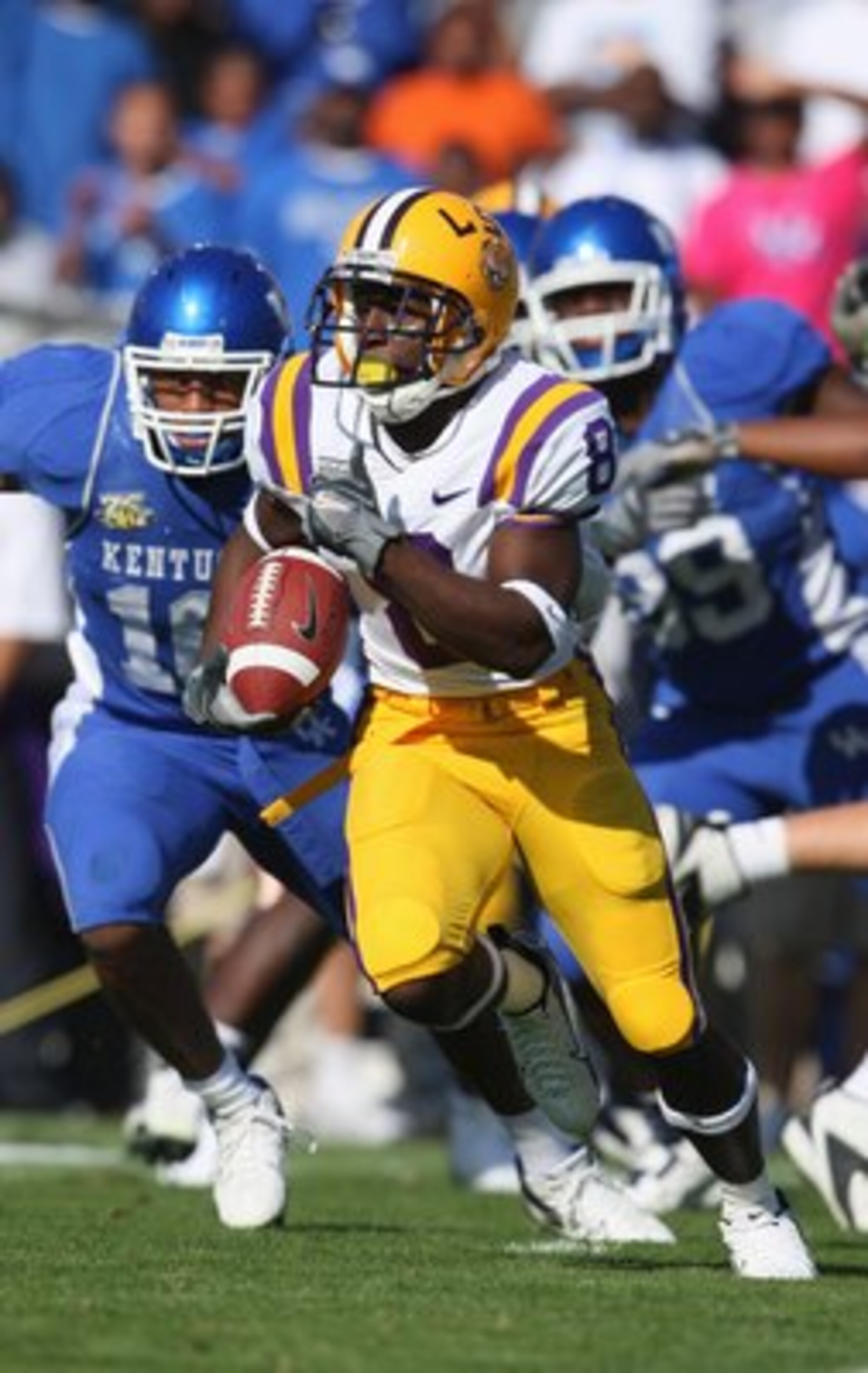 LEXINGTON, KY - OCTOBER 13: Trindon Holliday #8 of LSU Tigers carries the ball during the SEC game against the Kentucky Wildcats at Commonwealth Stadium October 13, 2007 in Lexington, Kentucky. Kentucky won 43-37. (Photo by Andy Lyons/Getty Images) LEXINGTON, KY - OCTOBER 13: Trindon Holliday #8 of LSU Tigers carries the ball during the SEC game against the Kentucky Wildcats at Commonwealth Stadium October 13, 2007 in Lexington, Kentucky. Kentucky won 43-37. (Photo by Andy Lyons/Getty Images)
