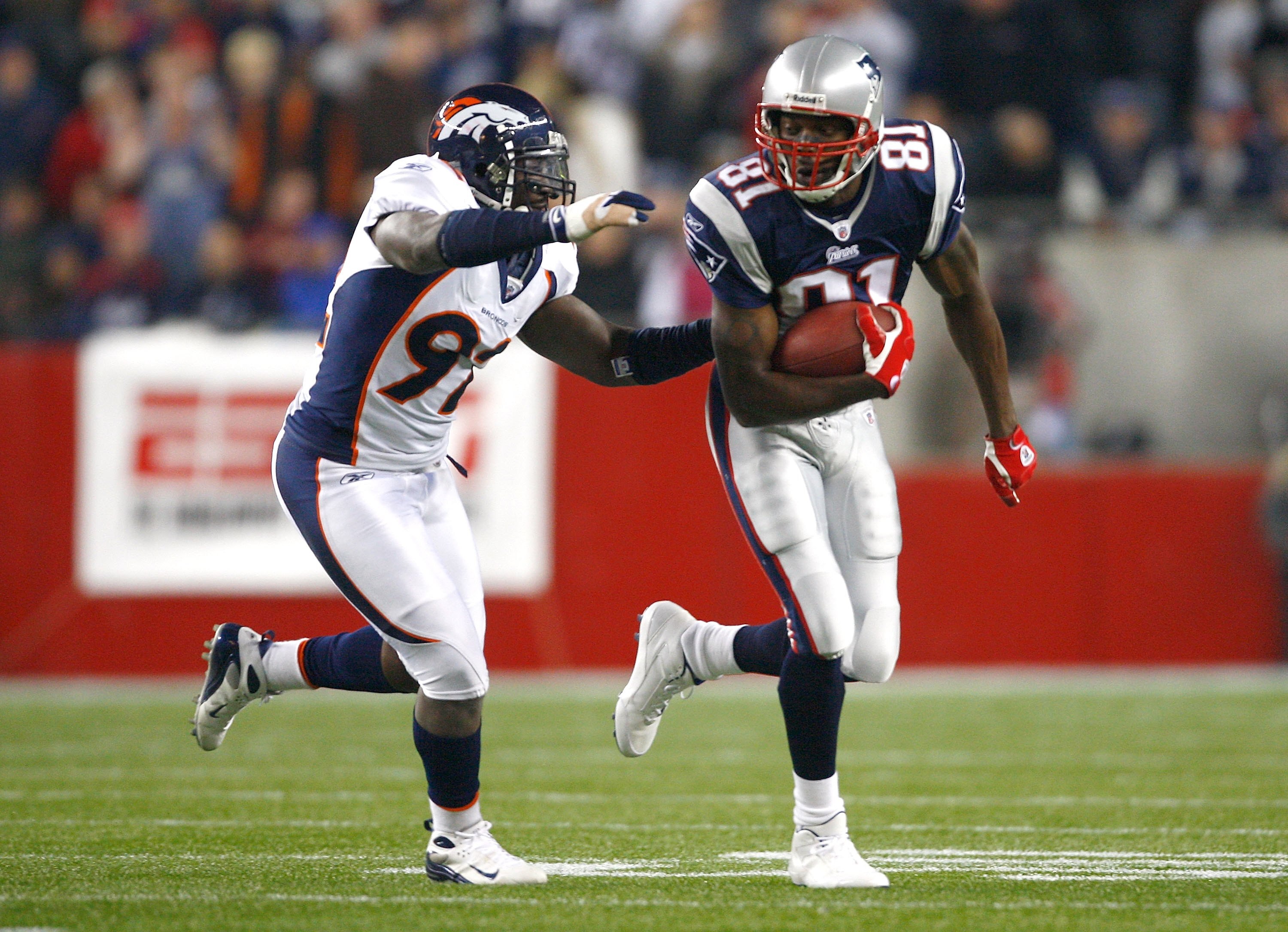 FOXBORO, MA - OCTOBER 20: Randy Moss #81 the New England Patriots gains yardage against Elvis Dumervil #92 of the Denver Broncos at Gillette Stadium on October 20, 2008 in Foxboro, Massachusetts. (Photo by Jim Rogash/Getty Images)