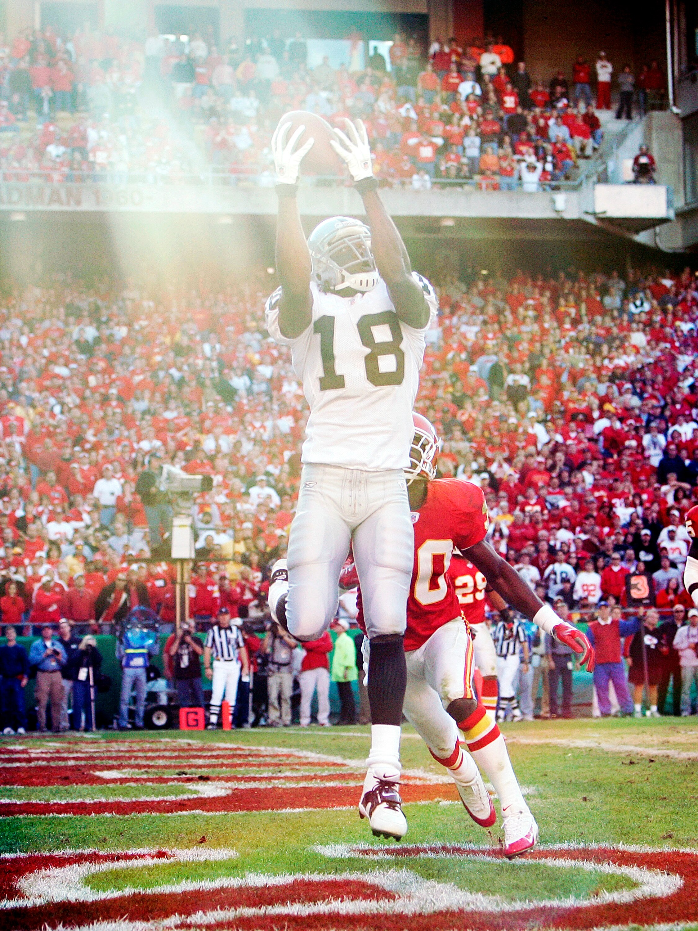 KANSAS CITY, MO - NOVEMBER 6:  Wide receiver Randy Moss #18 of the Oakland Raiders pulls in his only catch of the day, a seven yard touchdown against cornerback Dewayne Washington #30 of the Kansas City Chiefs with 1:45 left in the fourth quarter on Novem