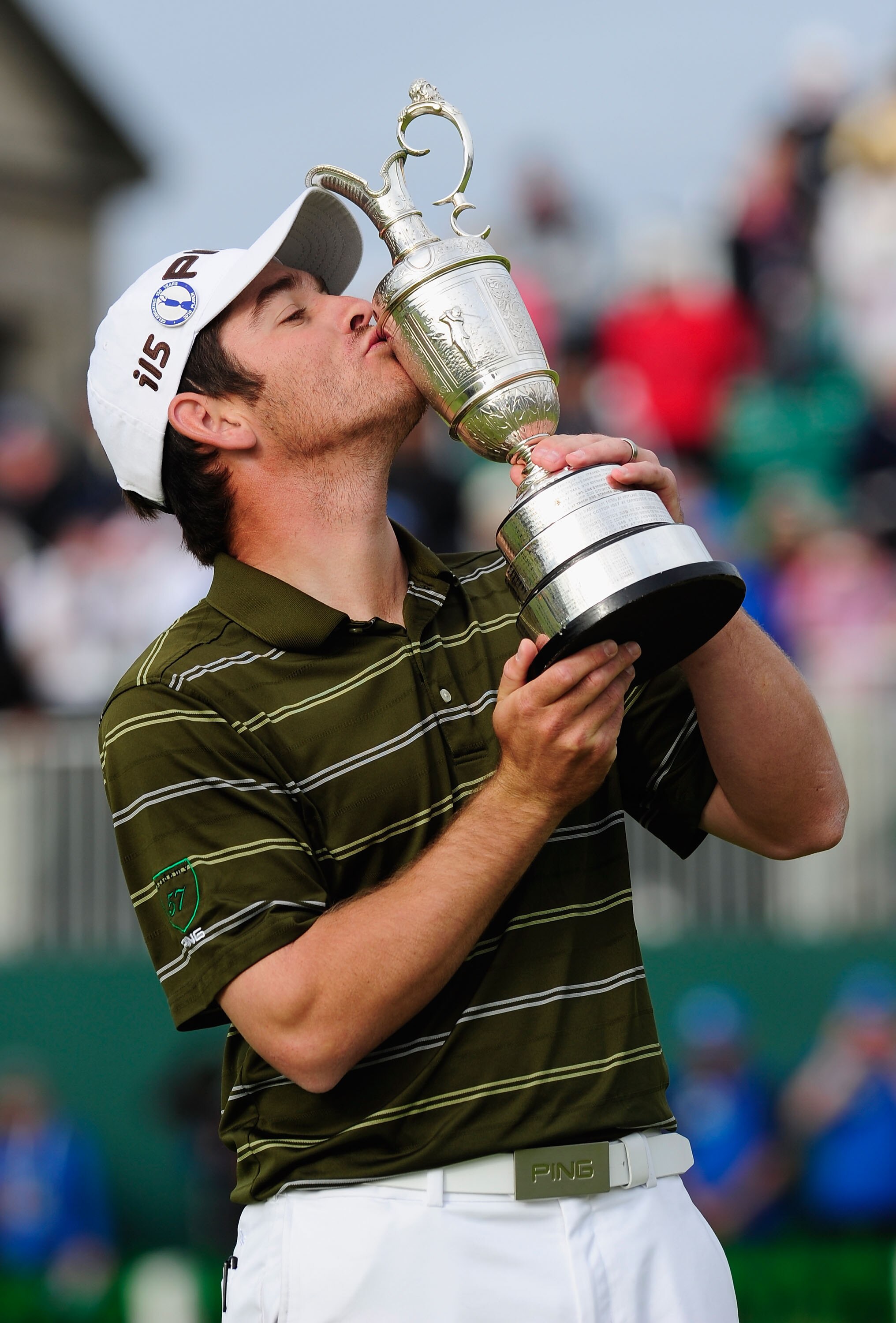 ST ANDREWS, SCOTLAND - JULY 18:  Louis Oosthuizen of South Africa kisses the Claret Jug after his seven-stroke victory at the 139th Open Championship on the Old Course, St Andrews on July 18, 2010 in St Andrews, Scotland.  (Photo by Stuart Franklin/Getty