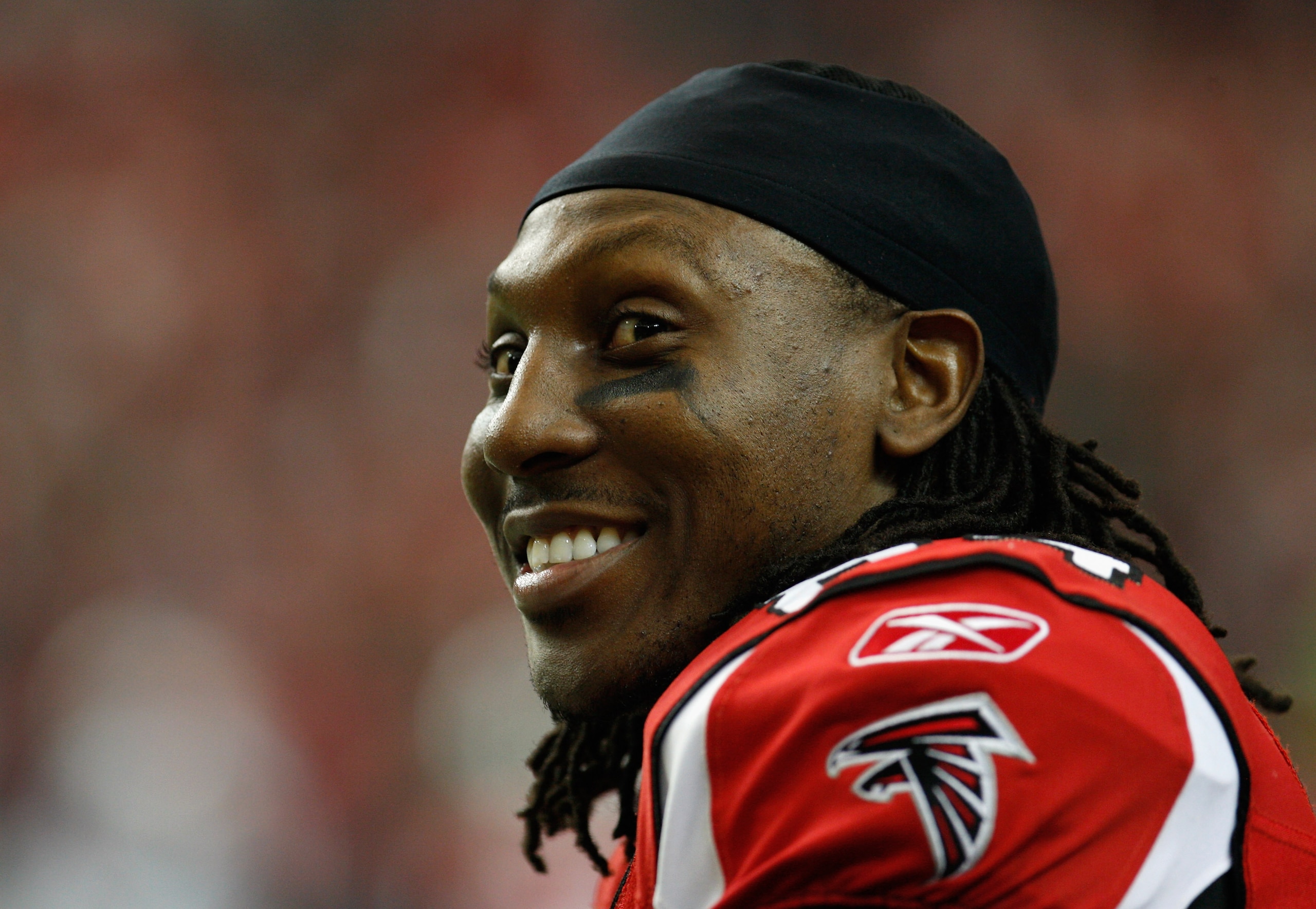 ATLANTA, GA - JANUARY 02: Roddy White #84 of the Atlanta Falcons waits on the sidelines during the game against the Carolina Panthers at the Georgia Dome on January 2, 2011 in Atlanta, Georgia. (Photo by Scott Halleran/Getty Images) ATLANTA, GA - JANUARY 02: Roddy White #84 of the Atlanta Falcons waits on the sidelines during the game against the Carolina Panthers at the Georgia Dome on January 2, 2011 in Atlanta, Georgia. (Photo by Scott Halleran/Getty Images)